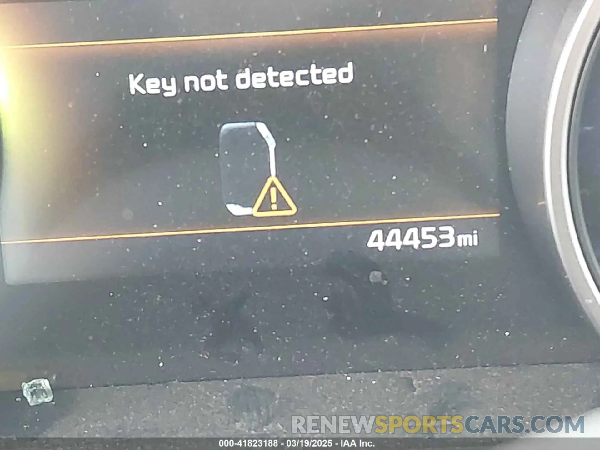 15 Photograph of a damaged car KNDNB4H30P6286638 KIA CARNIVAL MPV 2023