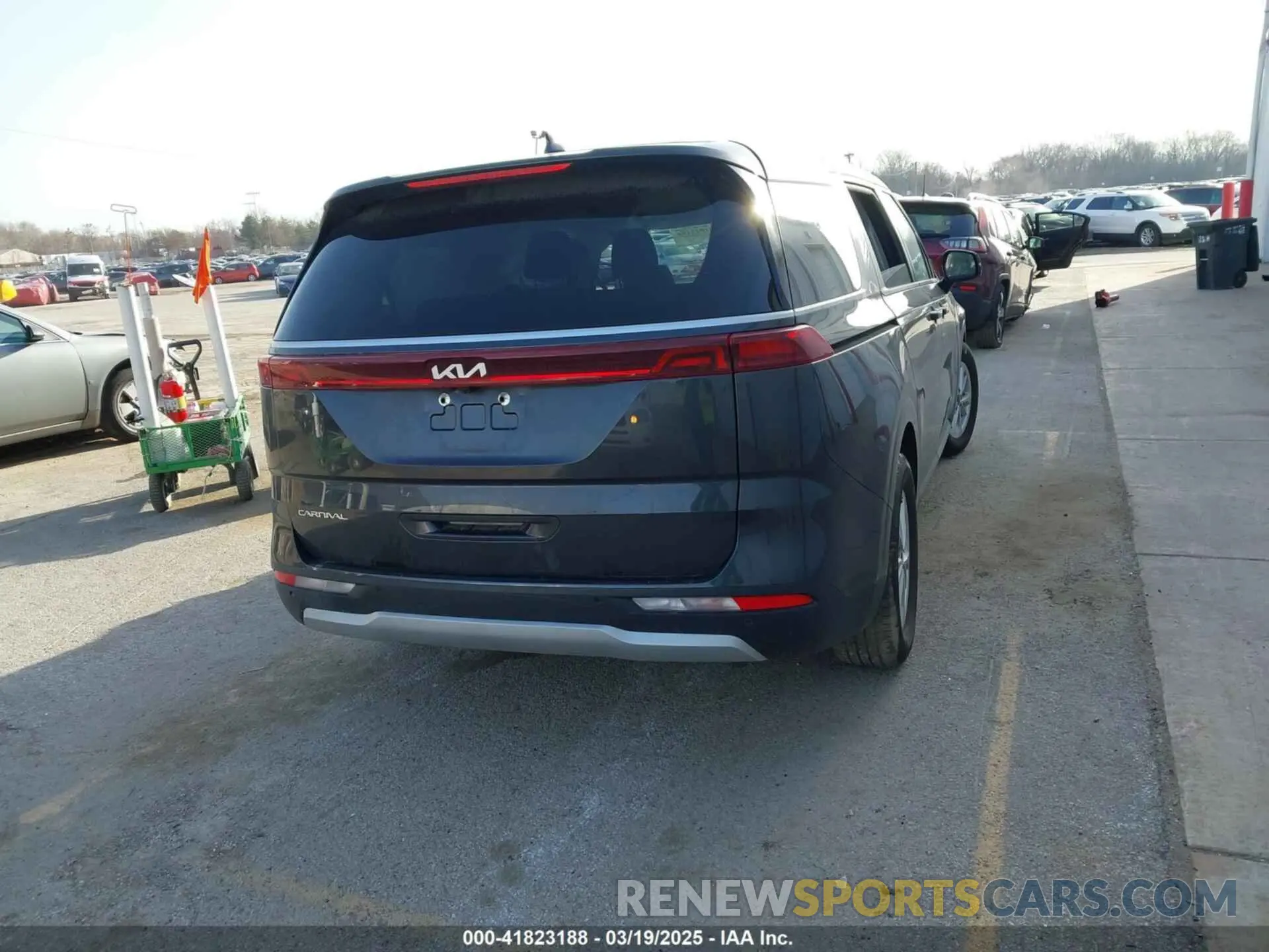 4 Photograph of a damaged car KNDNB4H30P6286638 KIA CARNIVAL MPV 2023