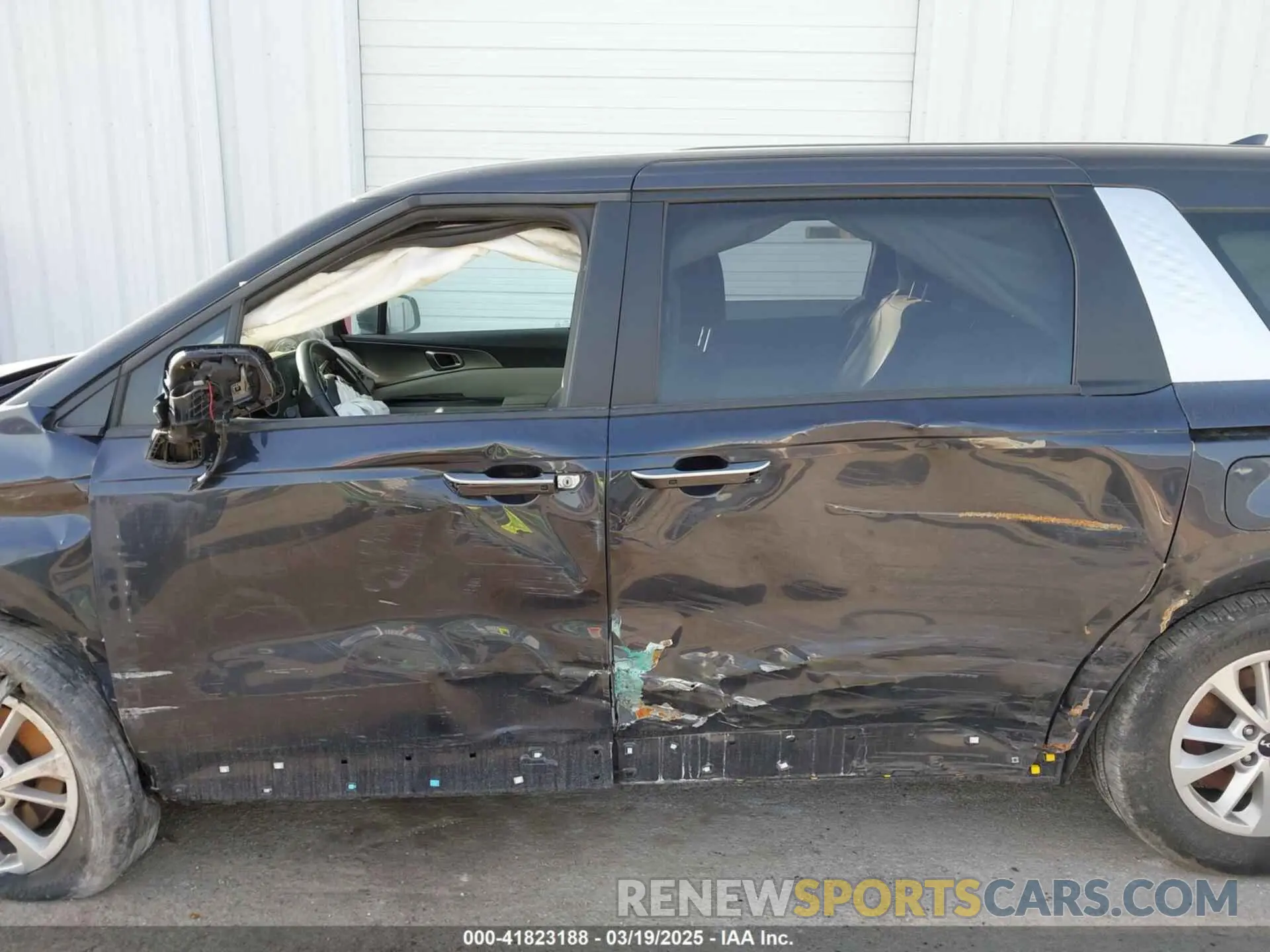 6 Photograph of a damaged car KNDNB4H30P6286638 KIA CARNIVAL MPV 2023