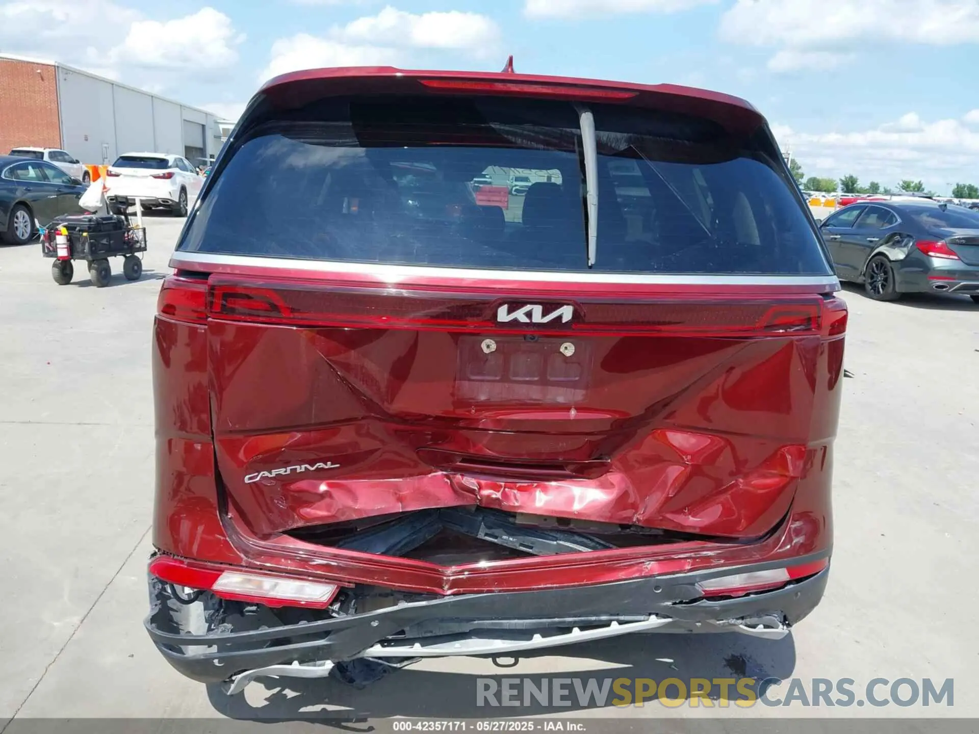 16 Photograph of a damaged car KNDNB4H31P6213780 KIA CARNIVAL MPV 2023