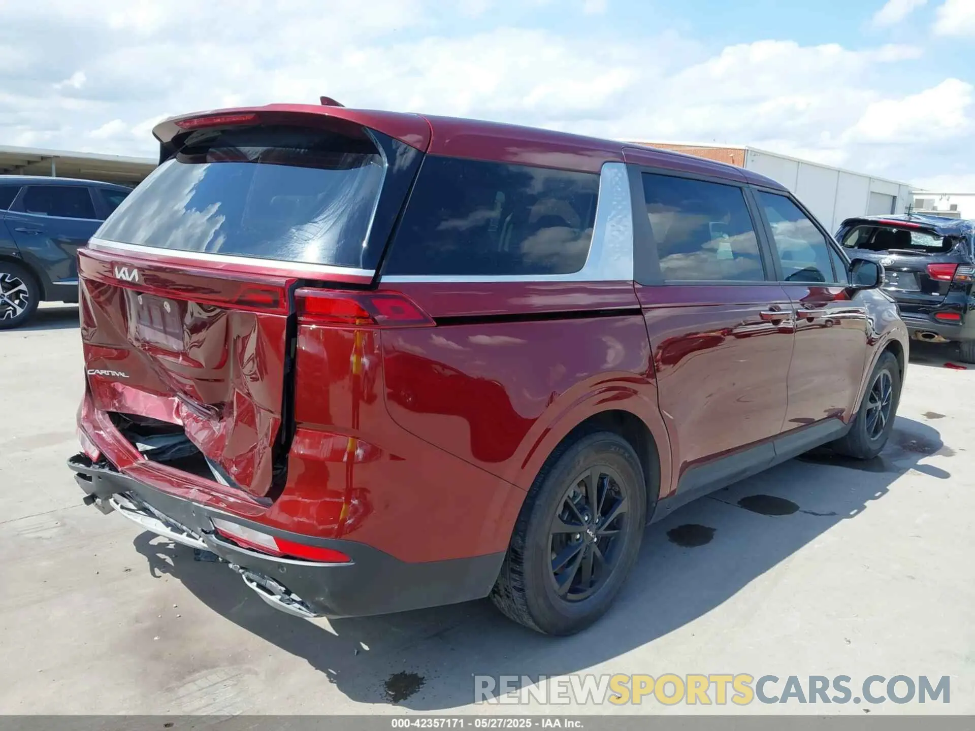 4 Photograph of a damaged car KNDNB4H31P6213780 KIA CARNIVAL MPV 2023