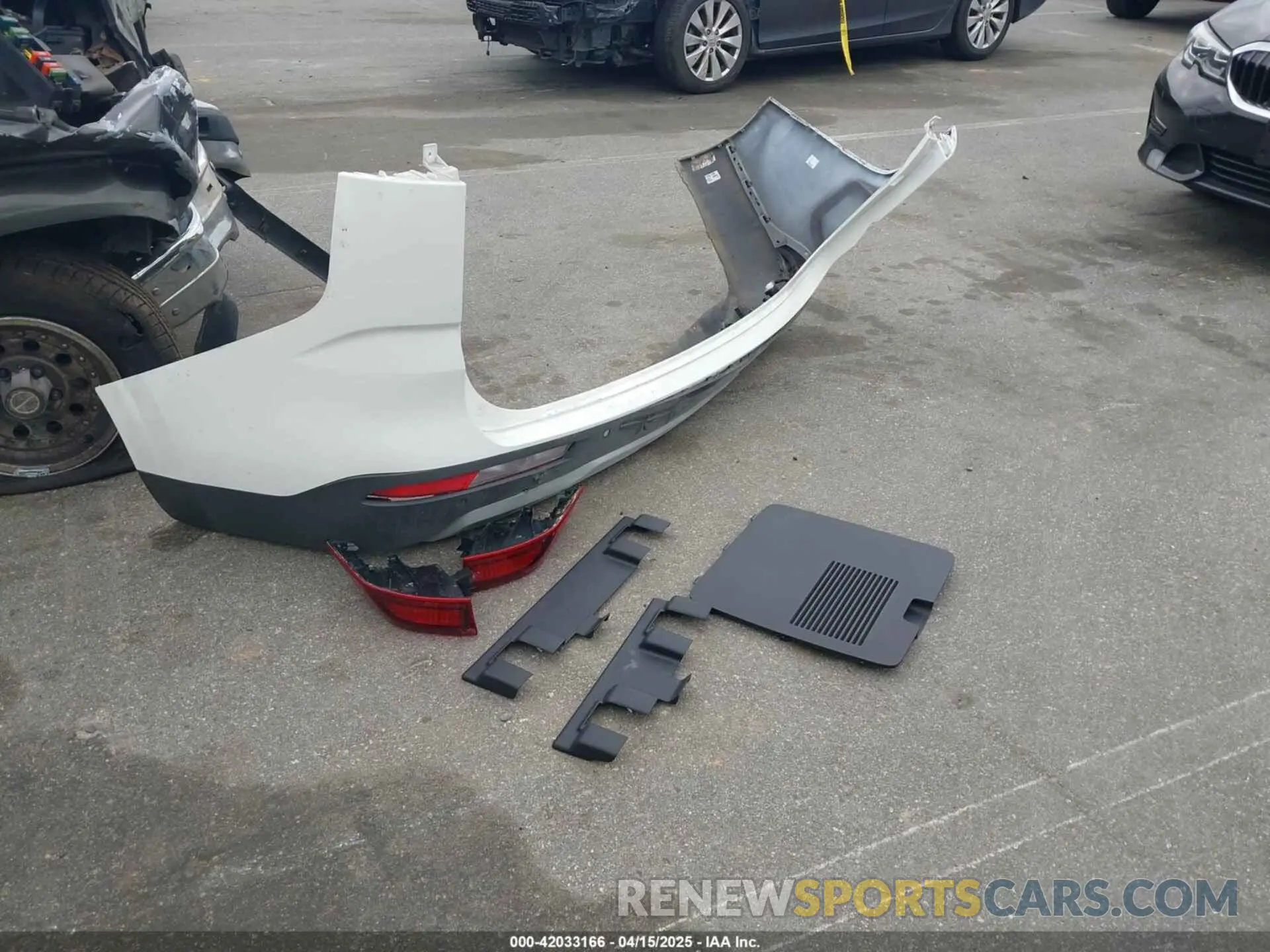 12 Photograph of a damaged car KNDNB4H34P6254954 KIA CARNIVAL MPV 2023