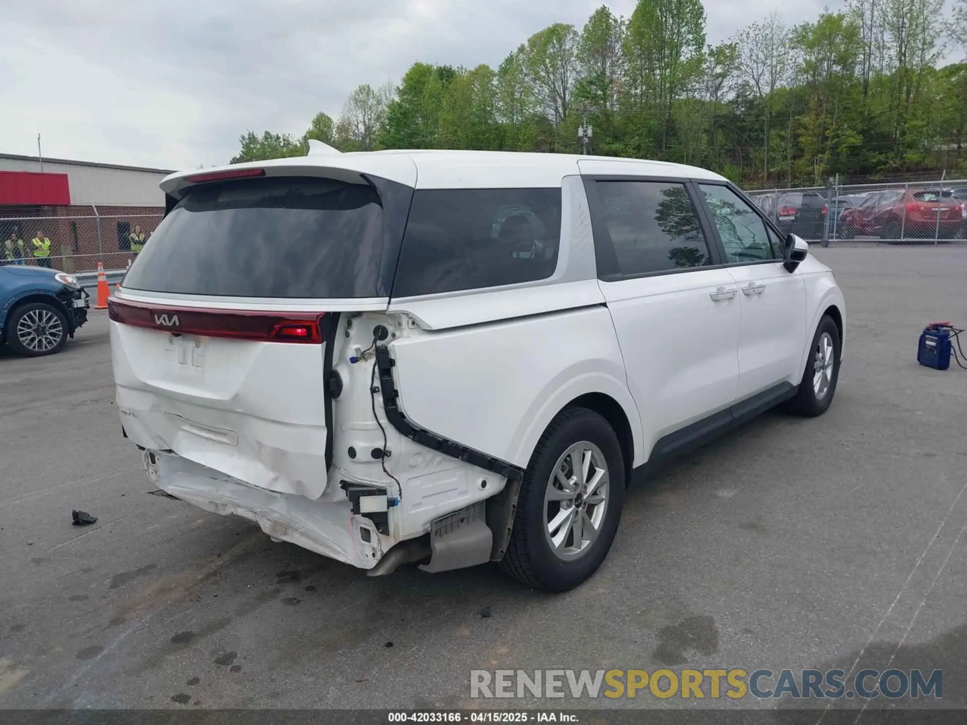 4 Photograph of a damaged car KNDNB4H34P6254954 KIA CARNIVAL MPV 2023