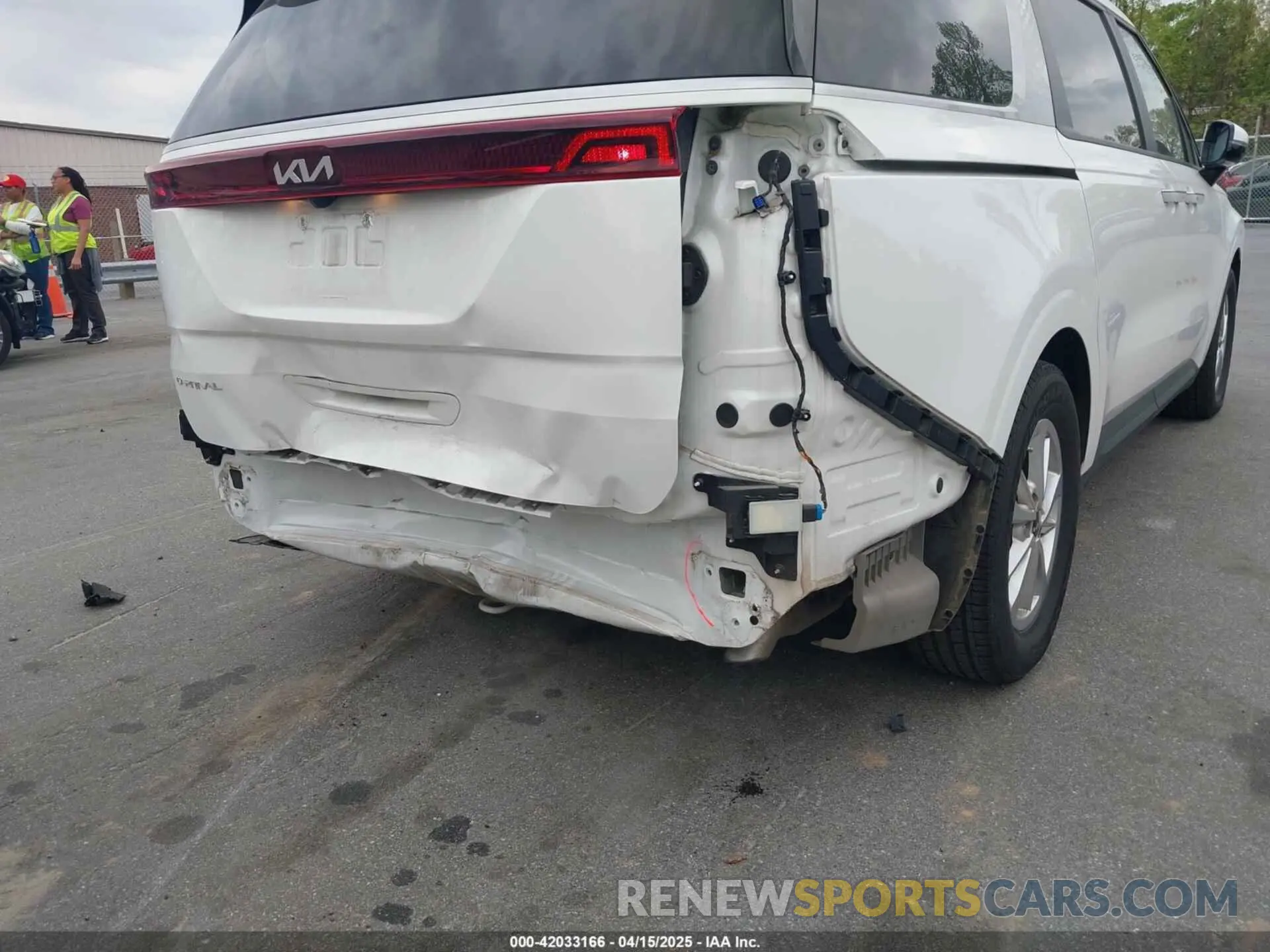 6 Photograph of a damaged car KNDNB4H34P6254954 KIA CARNIVAL MPV 2023