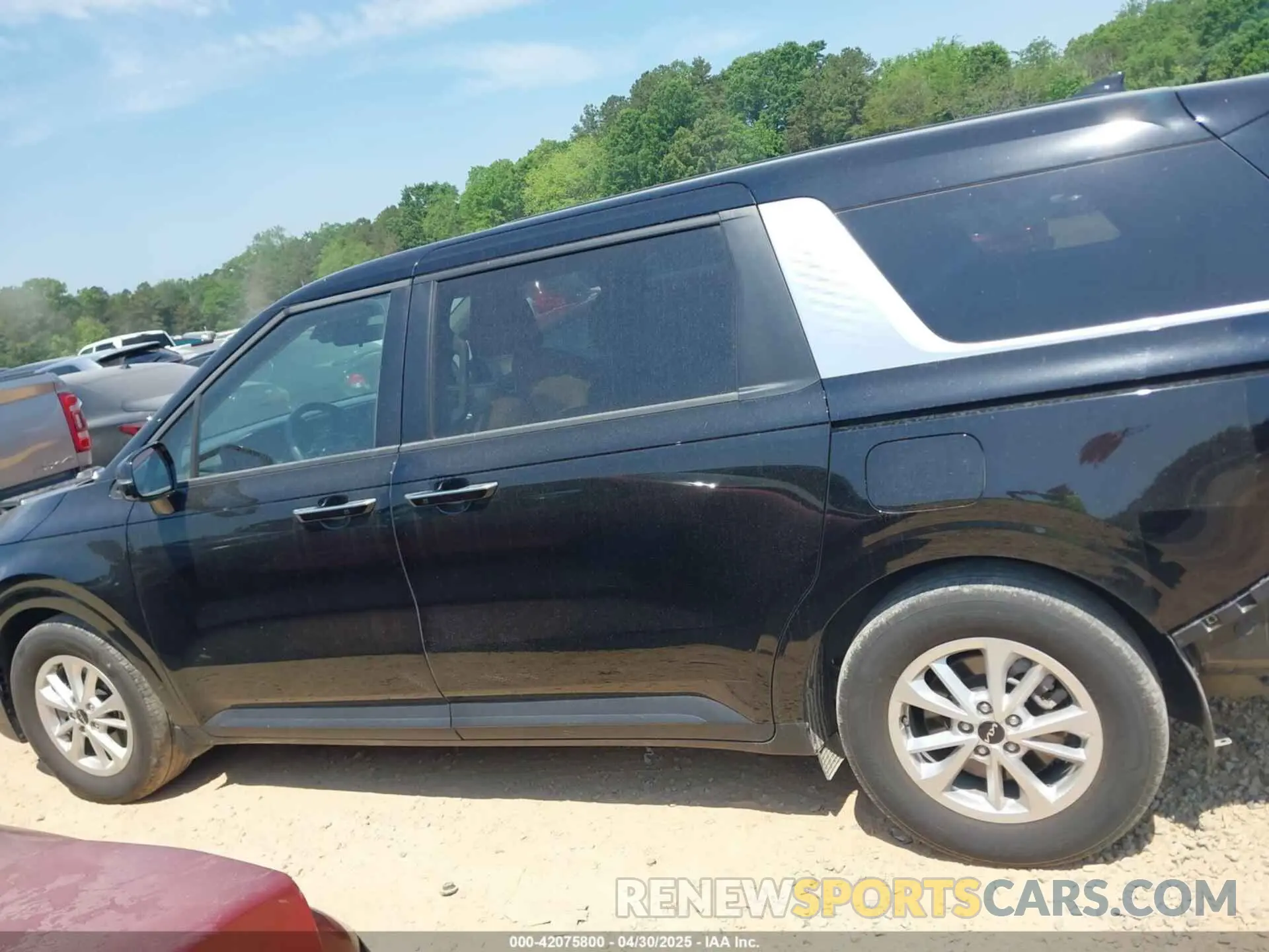 15 Photograph of a damaged car KNDNB4H34P6291213 KIA CARNIVAL MPV 2023