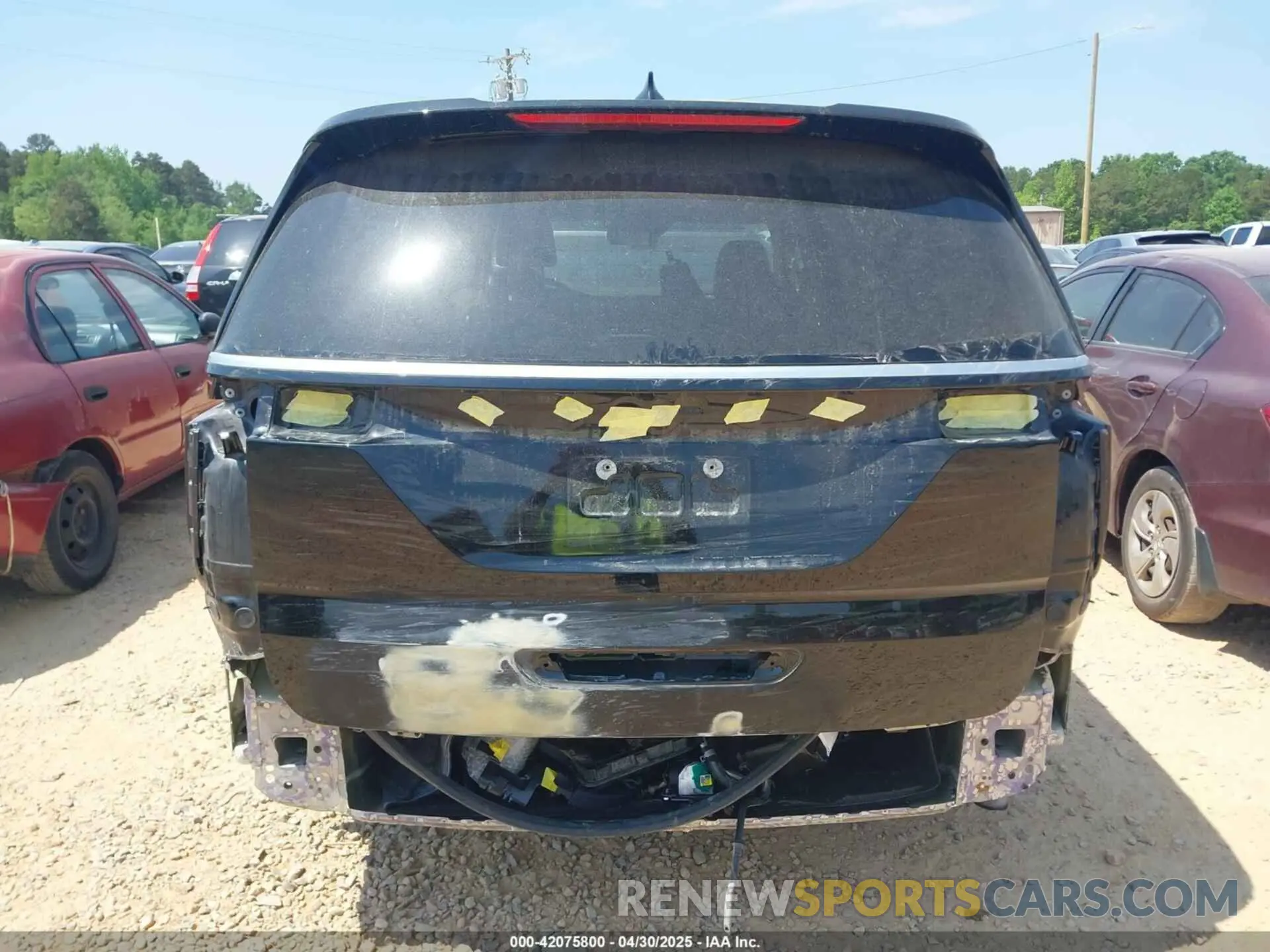 17 Photograph of a damaged car KNDNB4H34P6291213 KIA CARNIVAL MPV 2023