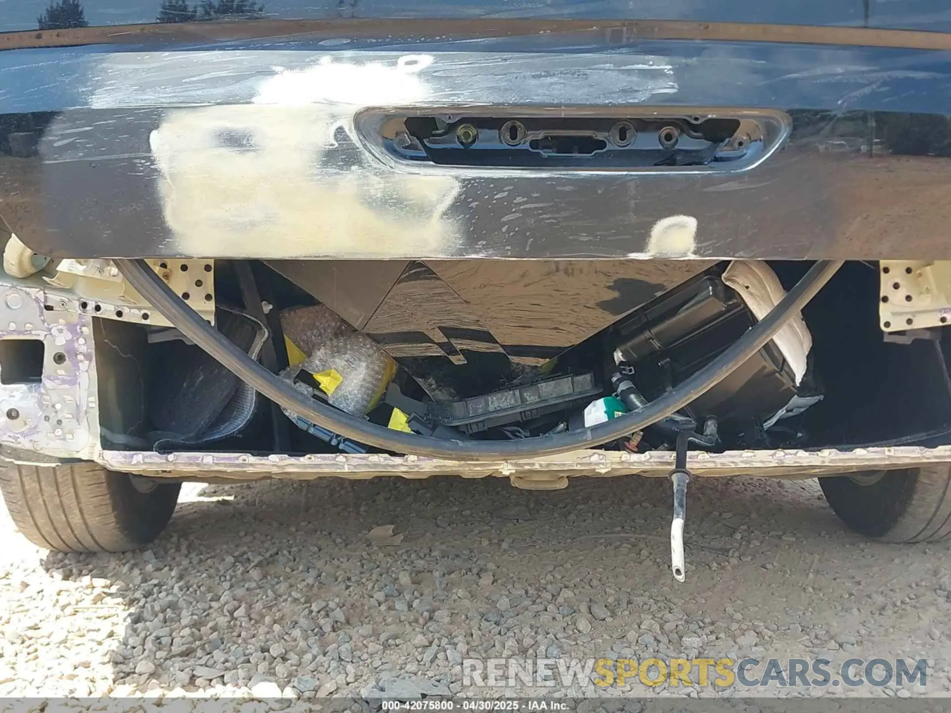 18 Photograph of a damaged car KNDNB4H34P6291213 KIA CARNIVAL MPV 2023