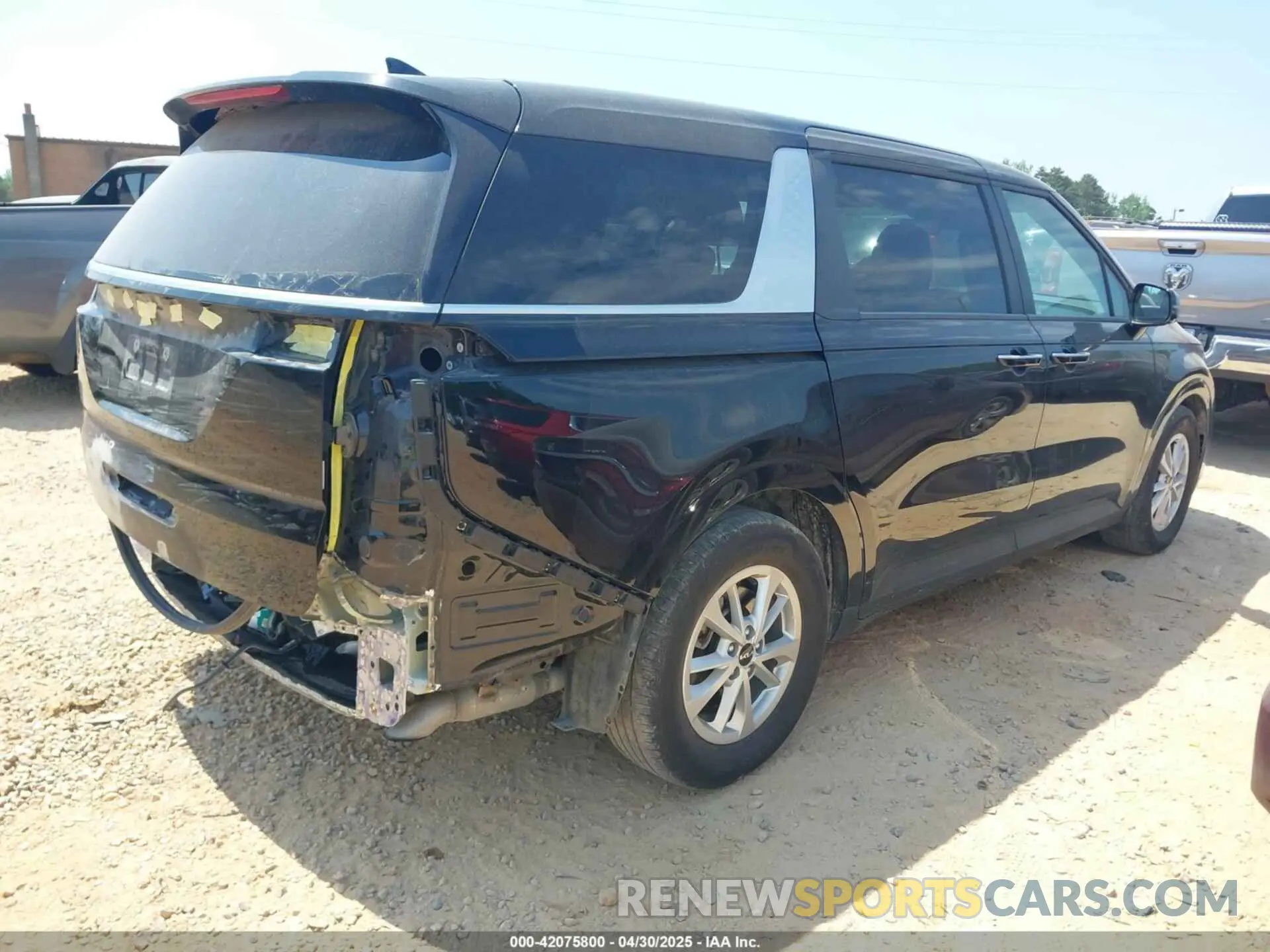 4 Photograph of a damaged car KNDNB4H34P6291213 KIA CARNIVAL MPV 2023