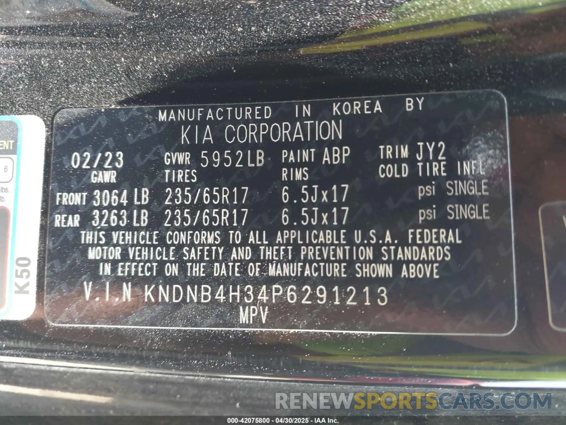 9 Photograph of a damaged car KNDNB4H34P6291213 KIA CARNIVAL MPV 2023