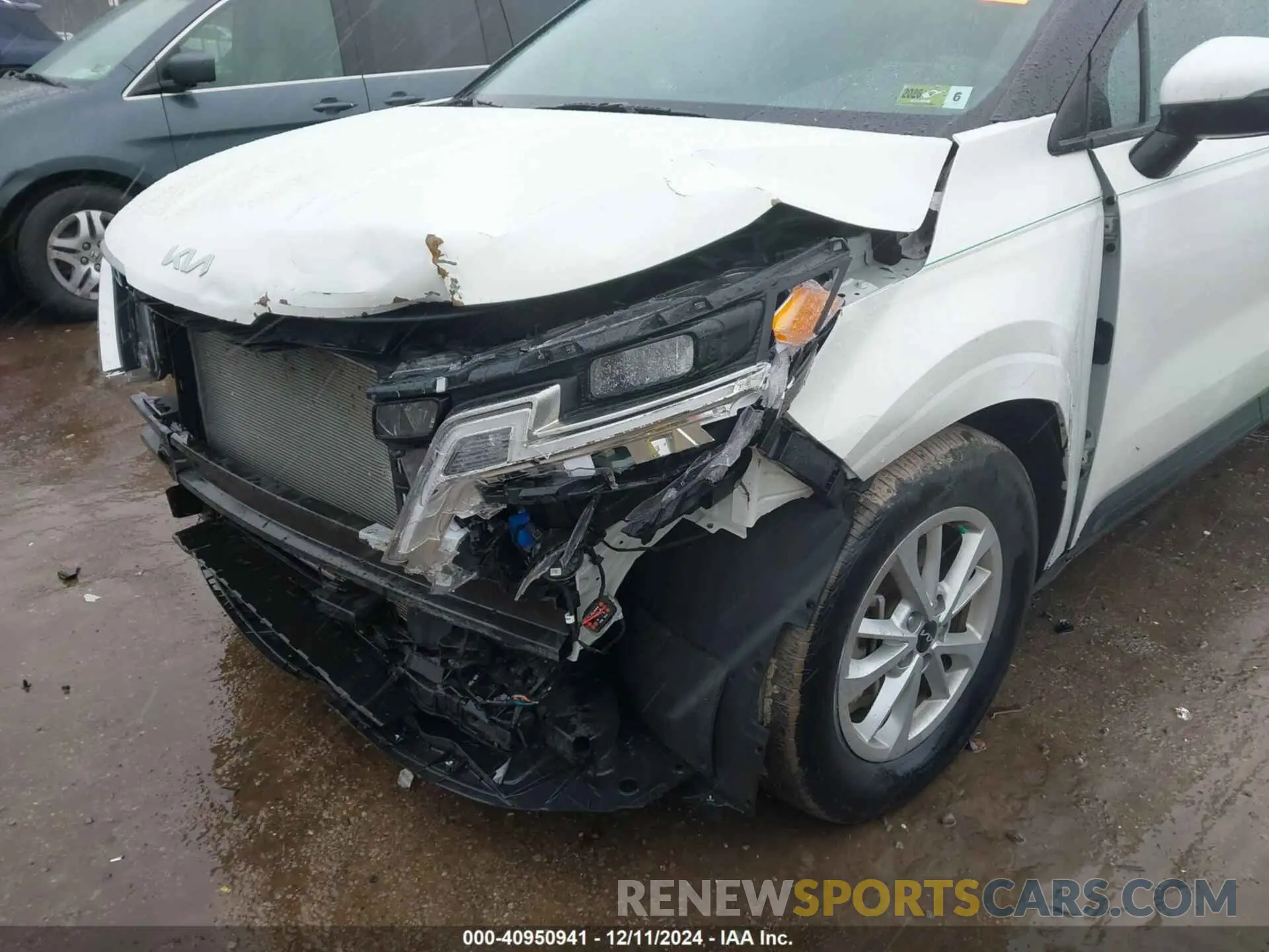 6 Photograph of a damaged car KNDNB4H36P6197303 KIA CARNIVAL MPV 2023