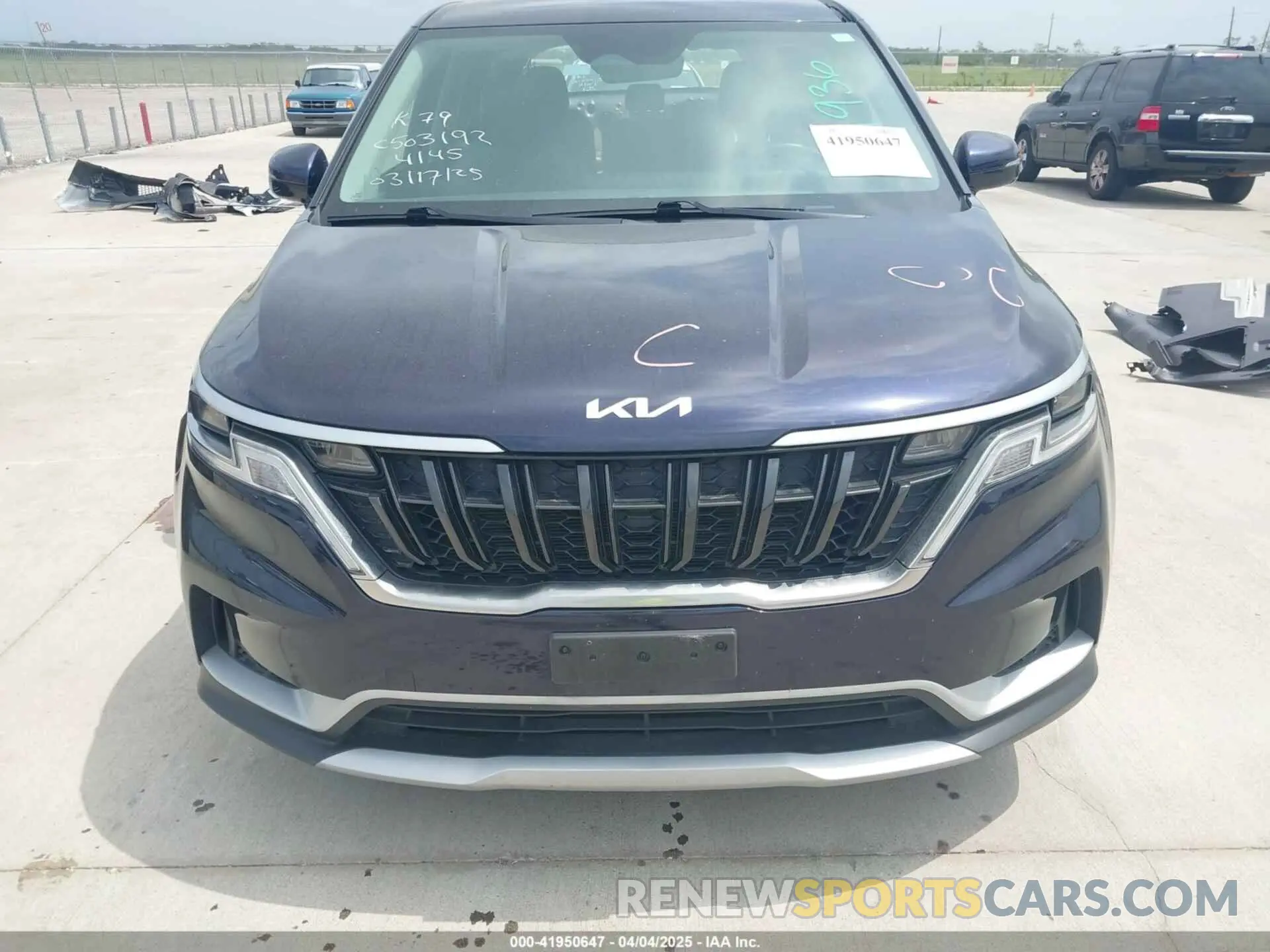 13 Photograph of a damaged car KNDNB4H38P6224145 KIA CARNIVAL MPV 2023