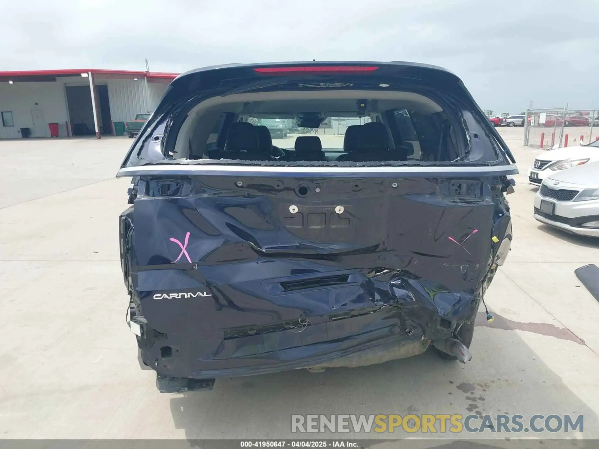 17 Photograph of a damaged car KNDNB4H38P6224145 KIA CARNIVAL MPV 2023