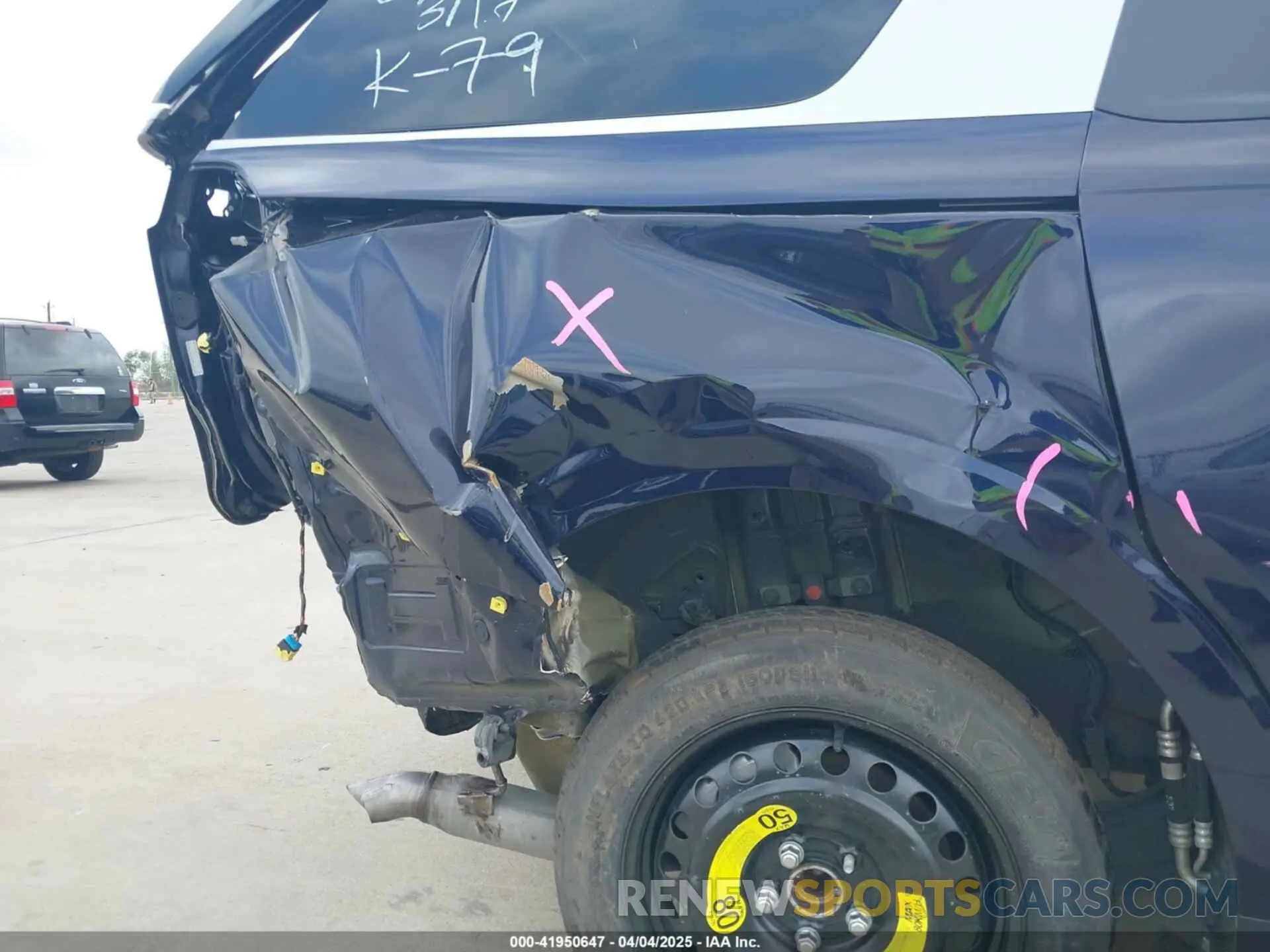 19 Photograph of a damaged car KNDNB4H38P6224145 KIA CARNIVAL MPV 2023