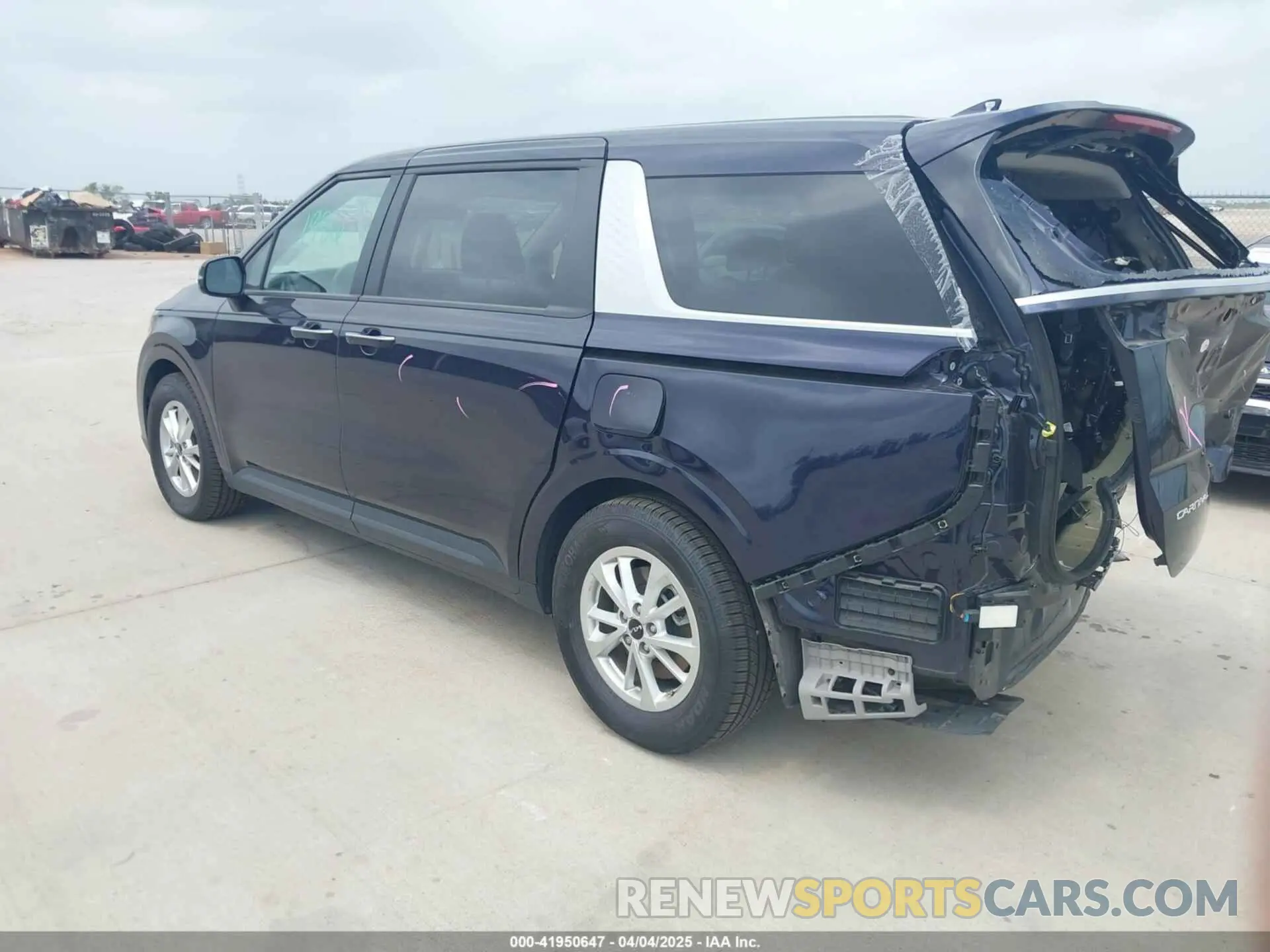 3 Photograph of a damaged car KNDNB4H38P6224145 KIA CARNIVAL MPV 2023