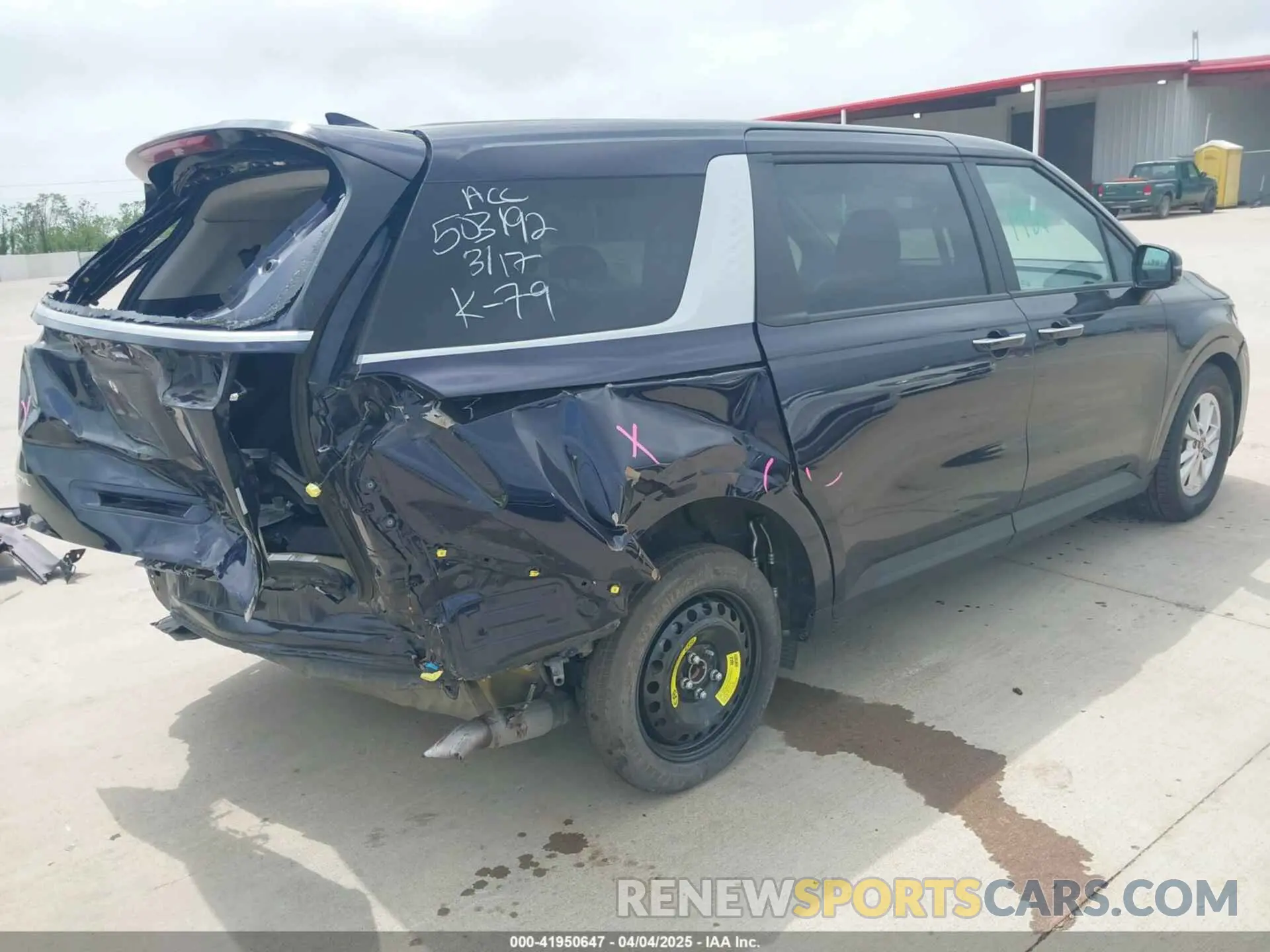 4 Photograph of a damaged car KNDNB4H38P6224145 KIA CARNIVAL MPV 2023