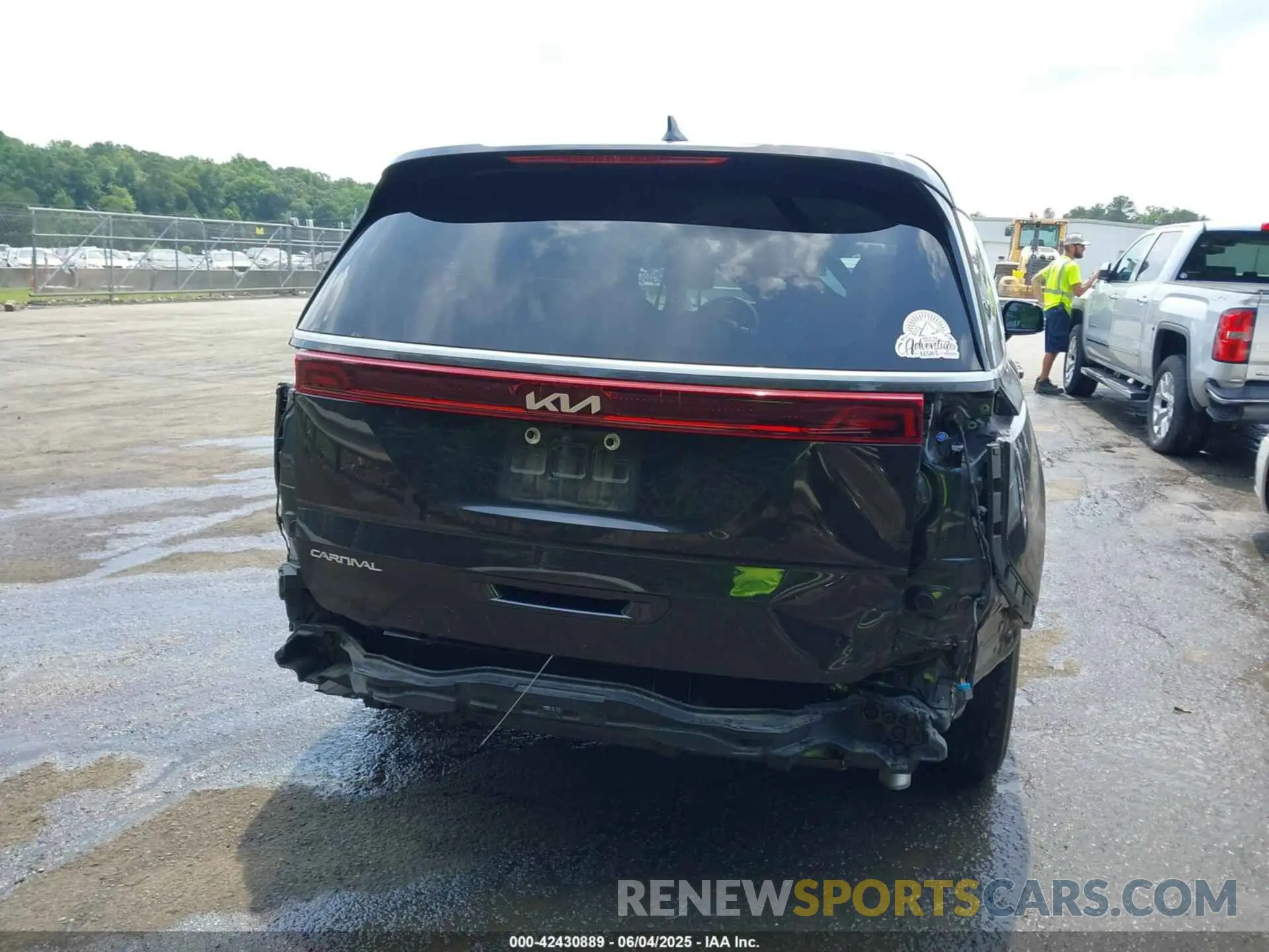 16 Photograph of a damaged car KNDNB4H38P6258358 KIA CARNIVAL MPV 2023