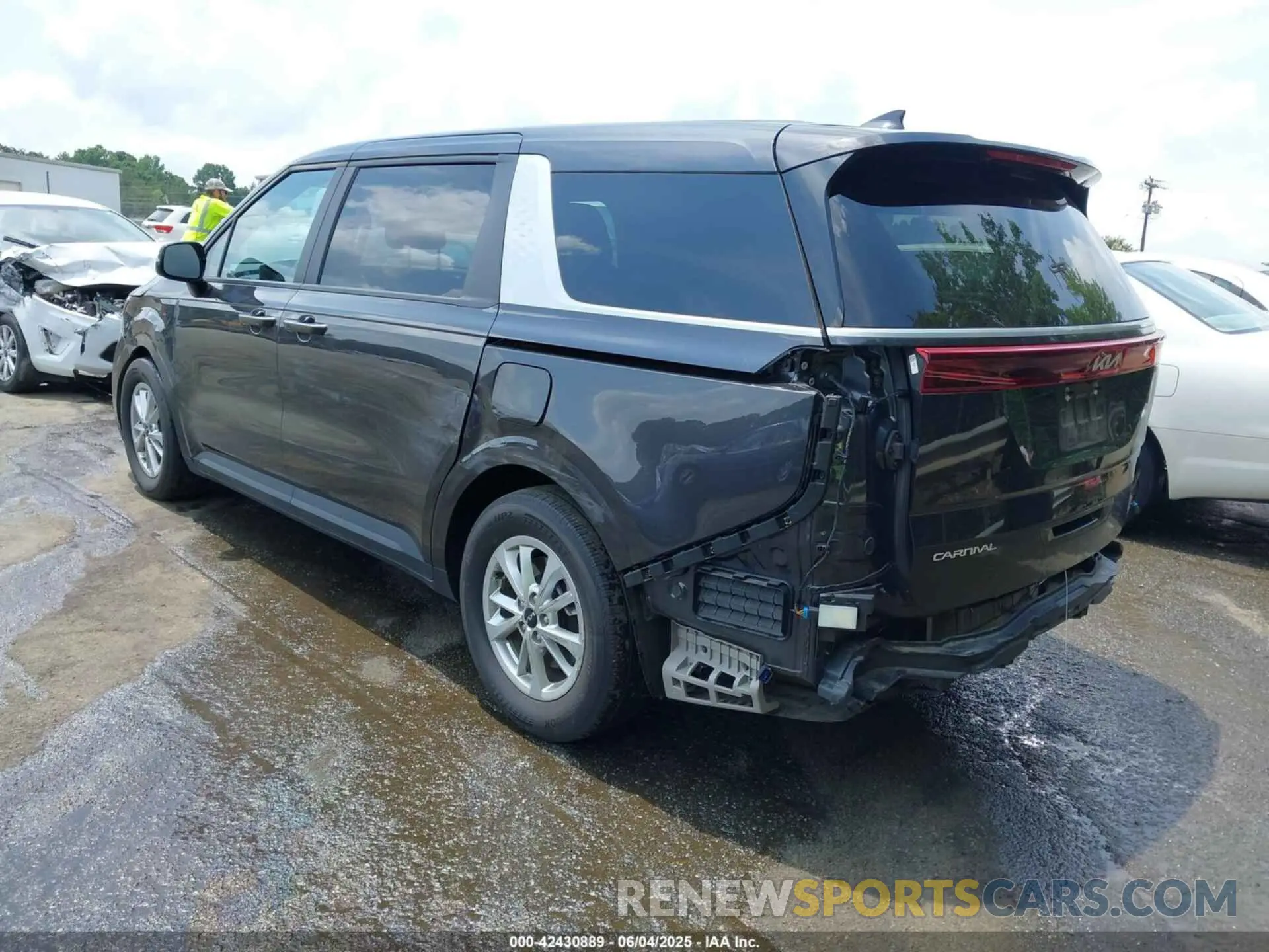 3 Photograph of a damaged car KNDNB4H38P6258358 KIA CARNIVAL MPV 2023