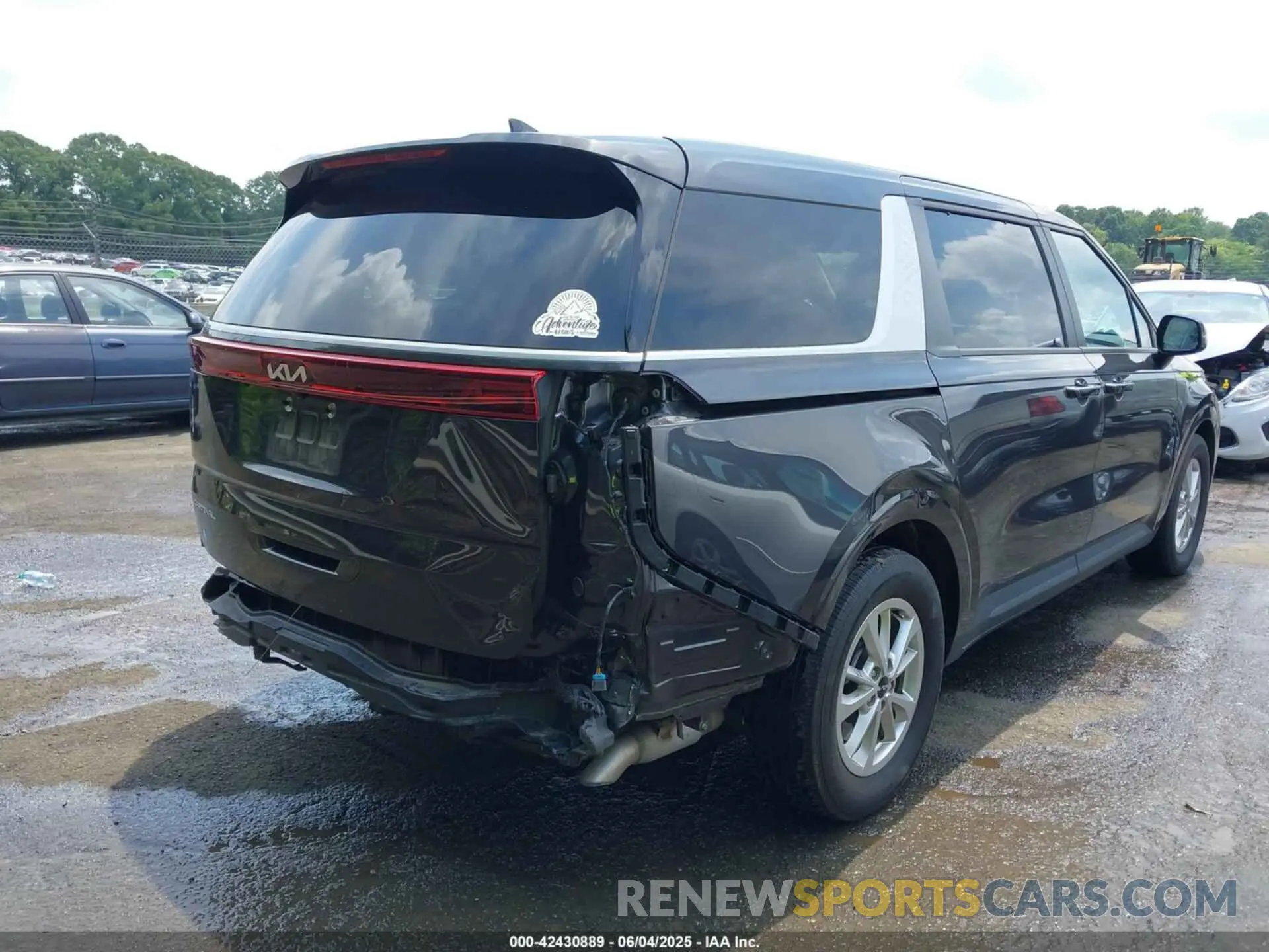 4 Photograph of a damaged car KNDNB4H38P6258358 KIA CARNIVAL MPV 2023