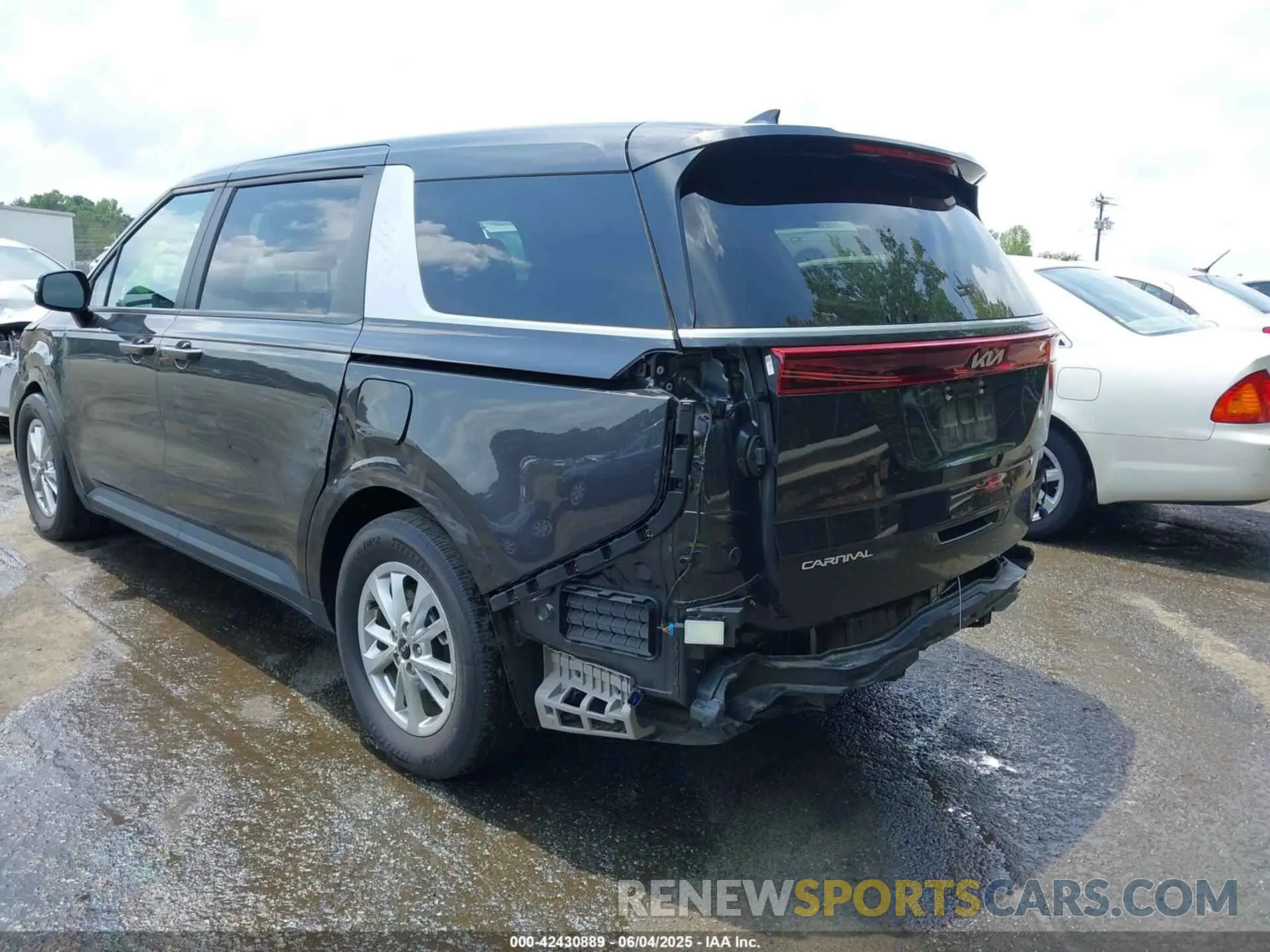 6 Photograph of a damaged car KNDNB4H38P6258358 KIA CARNIVAL MPV 2023