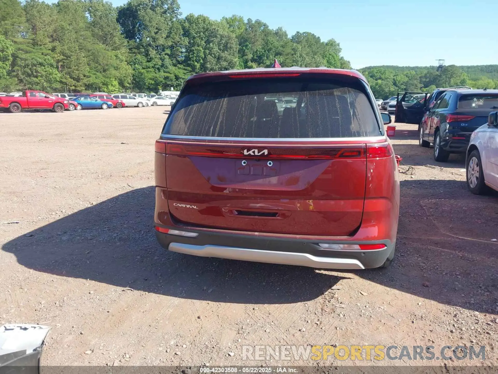 17 Photograph of a damaged car KNDNB4H38P6280649 KIA CARNIVAL MPV 2023
