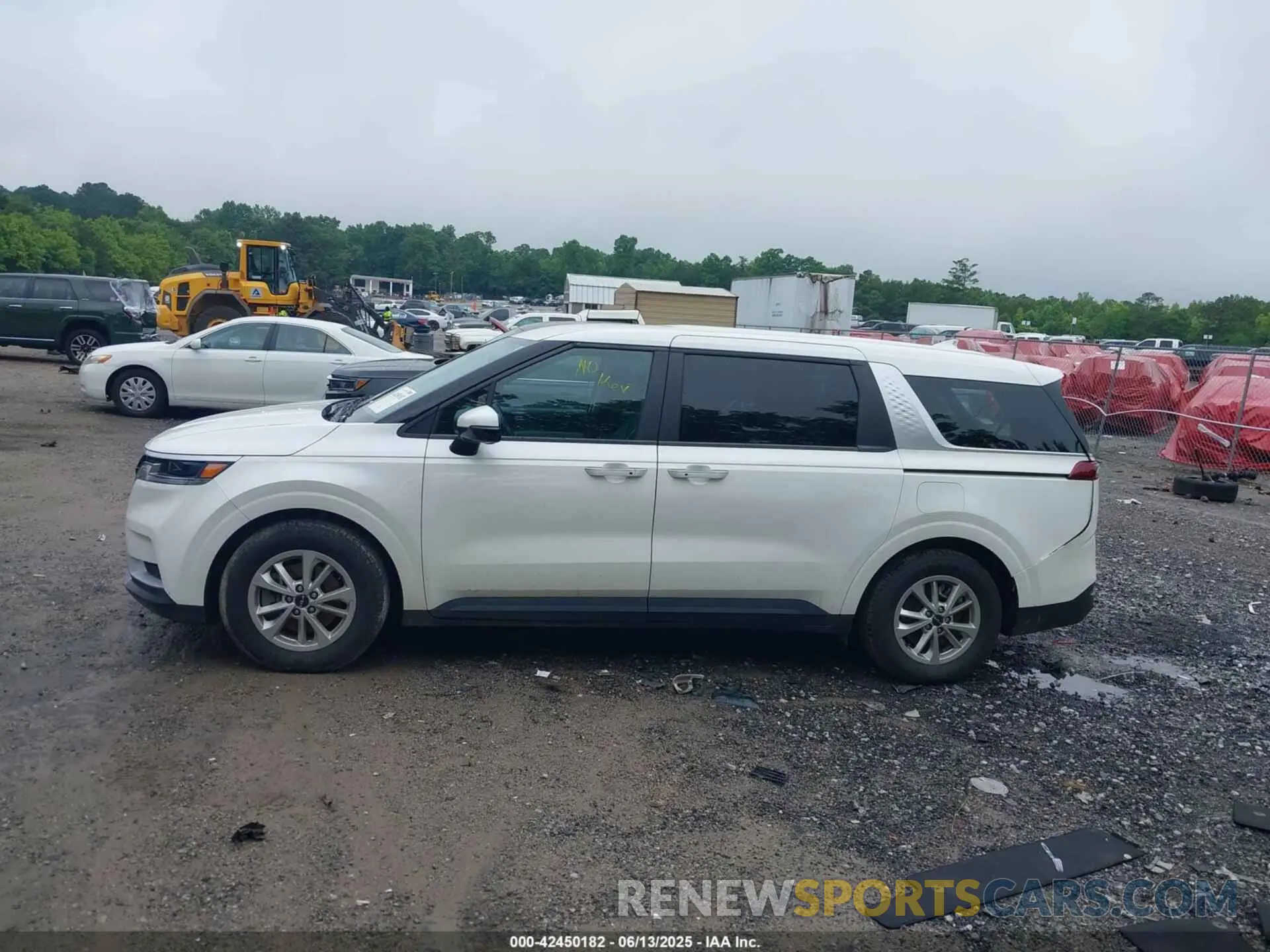 13 Photograph of a damaged car KNDNB4H39P6295418 KIA CARNIVAL MPV 2023
