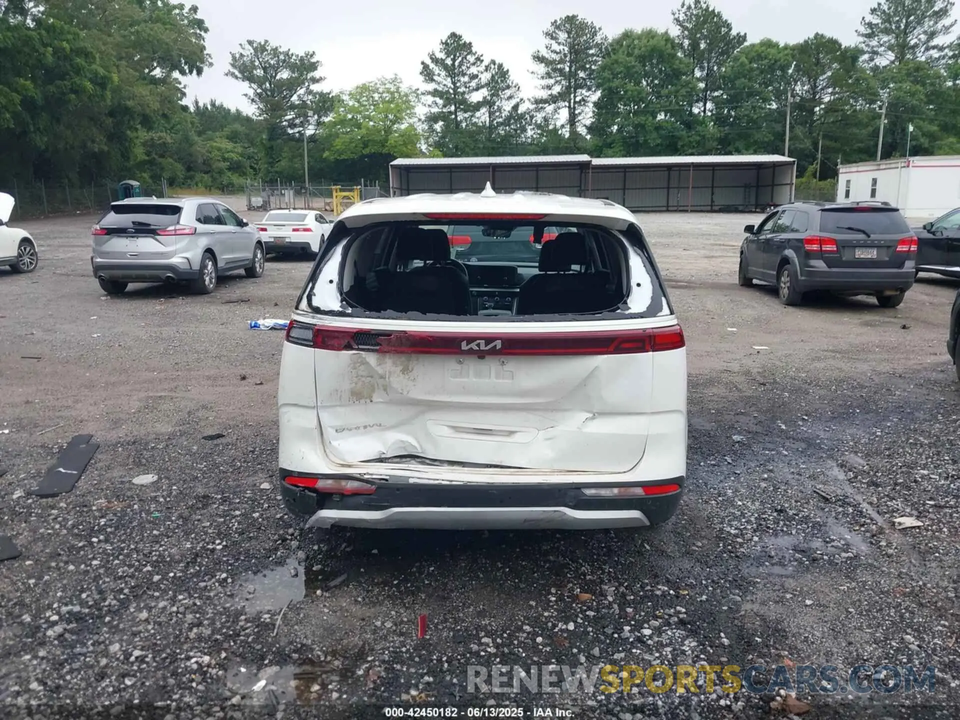 15 Photograph of a damaged car KNDNB4H39P6295418 KIA CARNIVAL MPV 2023