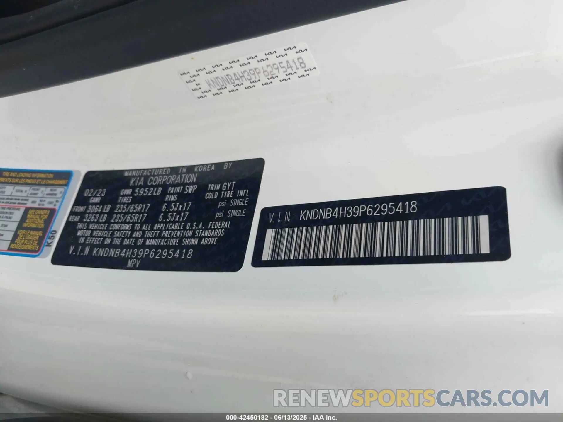 9 Photograph of a damaged car KNDNB4H39P6295418 KIA CARNIVAL MPV 2023