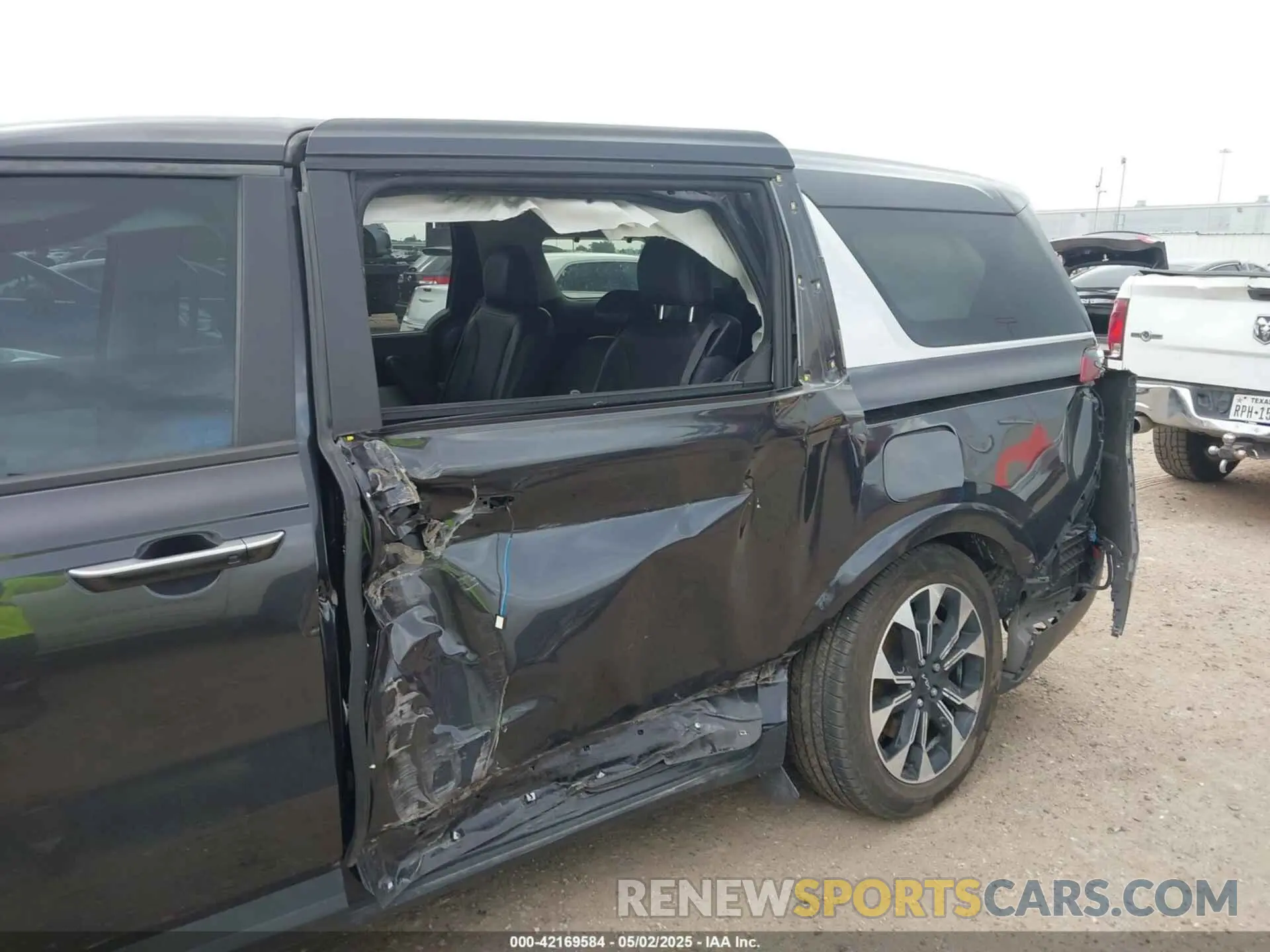6 Photograph of a damaged car KNDNC5H33P6300678 KIA CARNIVAL MPV 2023