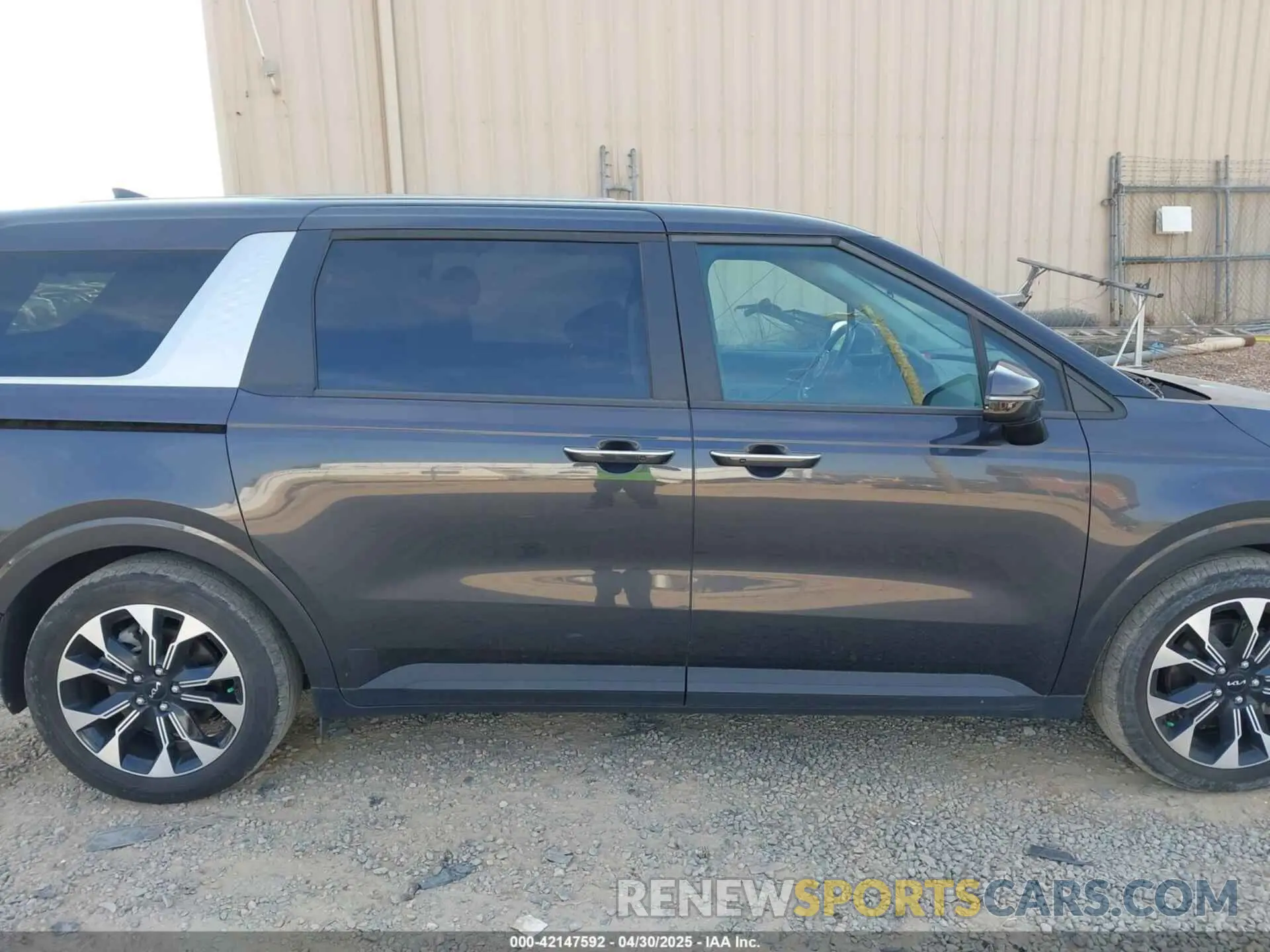 14 Photograph of a damaged car KNDNC5H35P6191978 KIA CARNIVAL MPV 2023