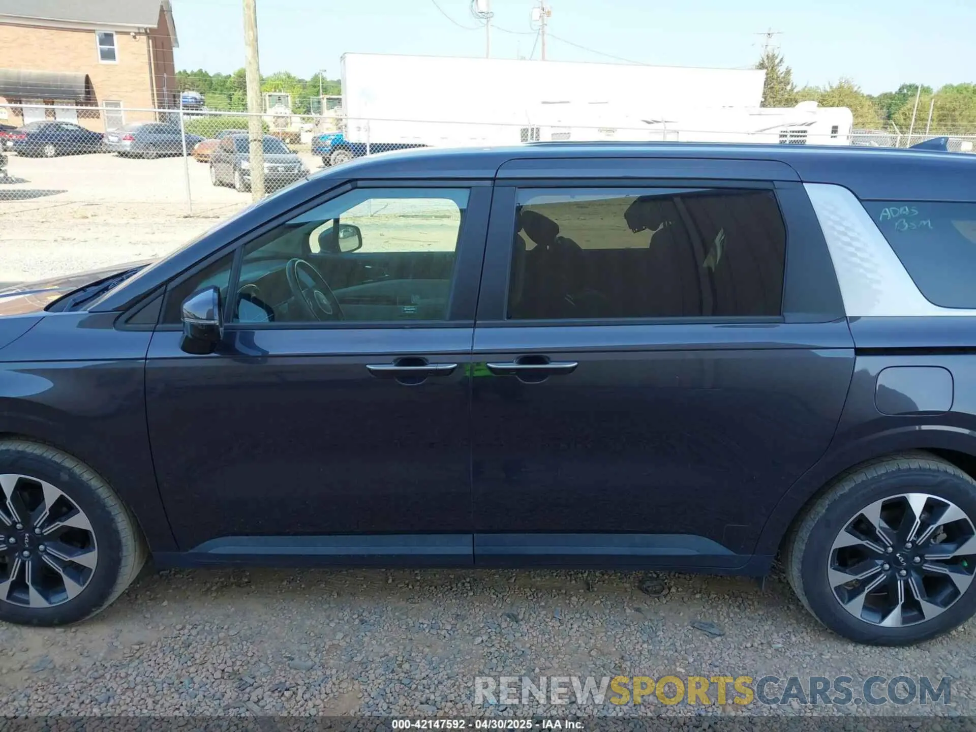 15 Photograph of a damaged car KNDNC5H35P6191978 KIA CARNIVAL MPV 2023