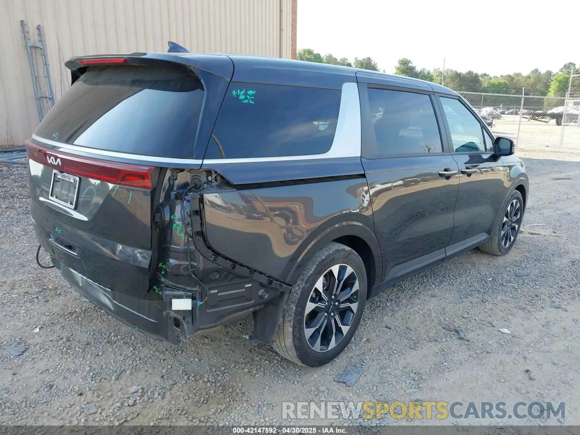 4 Photograph of a damaged car KNDNC5H35P6191978 KIA CARNIVAL MPV 2023