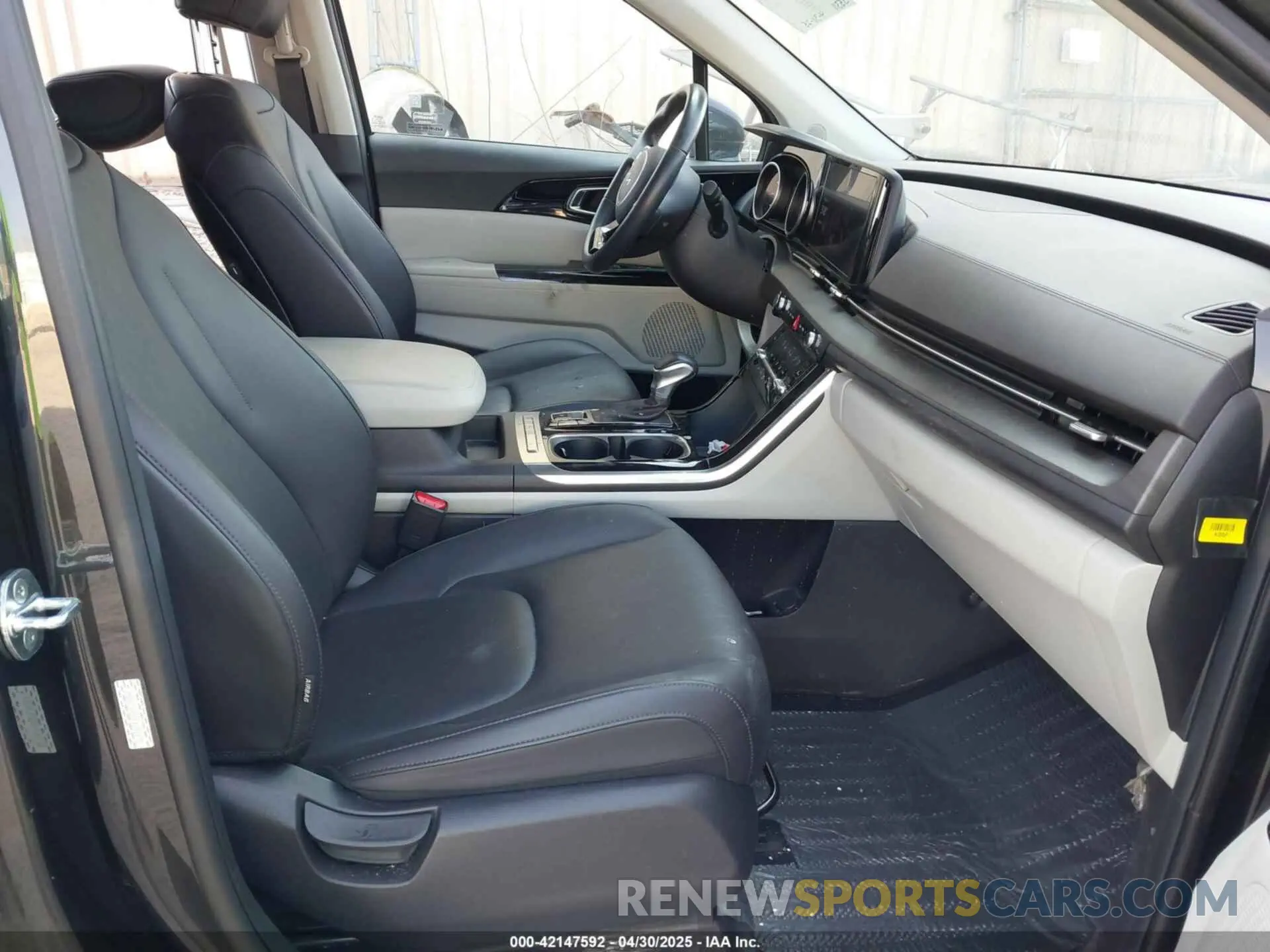 5 Photograph of a damaged car KNDNC5H35P6191978 KIA CARNIVAL MPV 2023