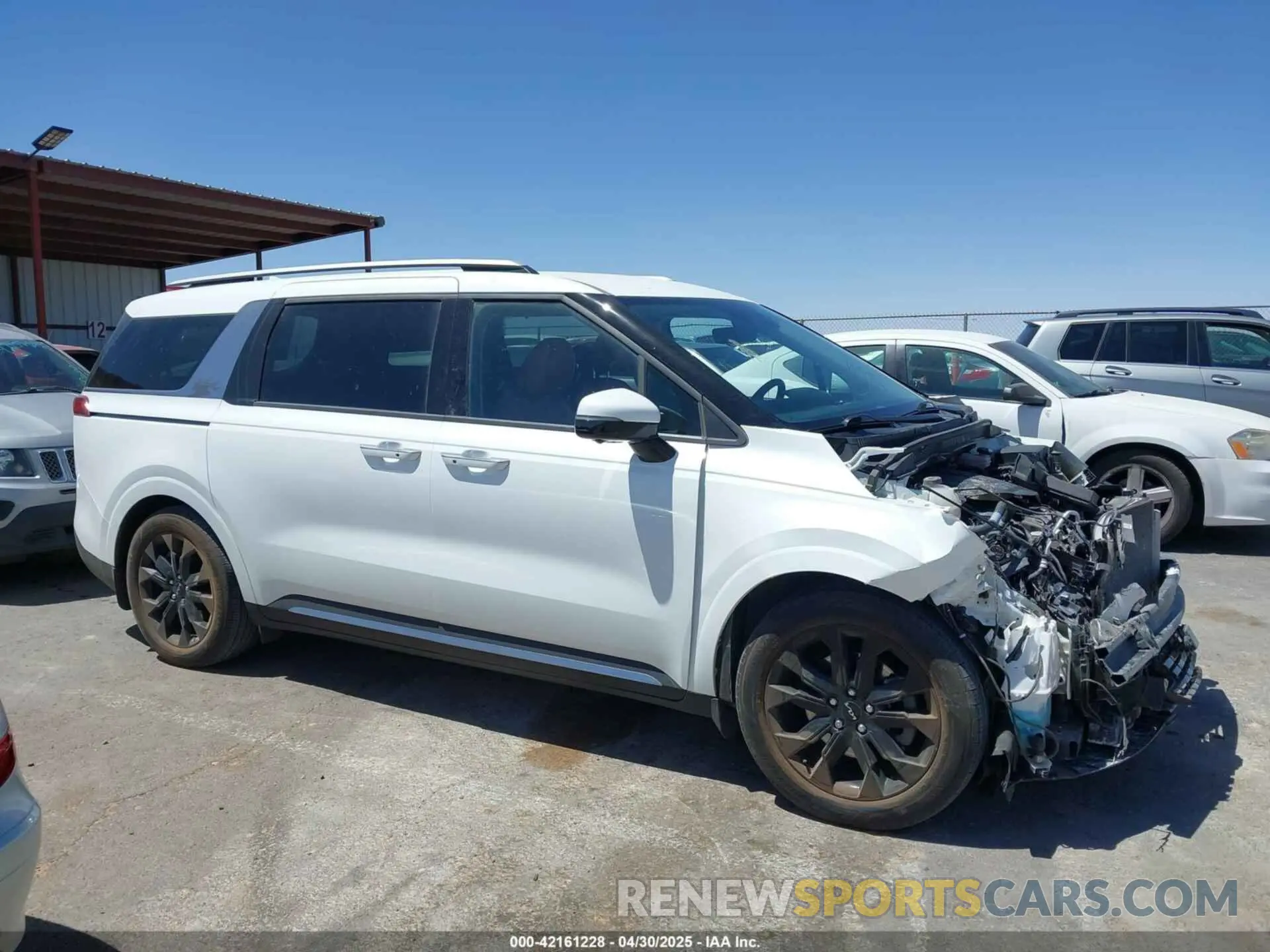 13 Photograph of a damaged car KNDNE5H30P6221317 KIA CARNIVAL MPV 2023