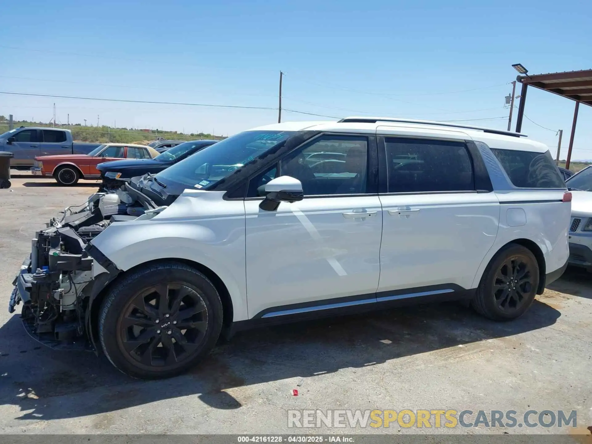 14 Photograph of a damaged car KNDNE5H30P6221317 KIA CARNIVAL MPV 2023
