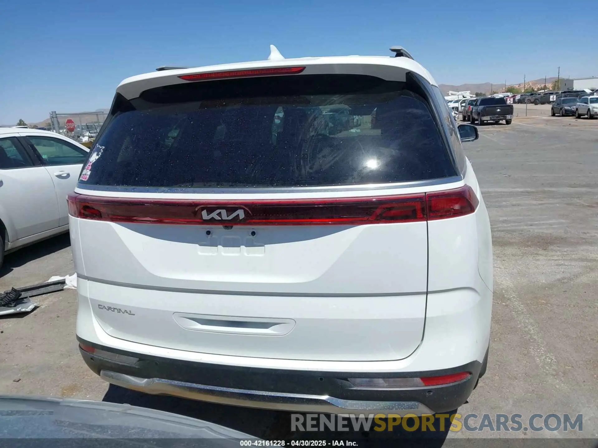 16 Photograph of a damaged car KNDNE5H30P6221317 KIA CARNIVAL MPV 2023