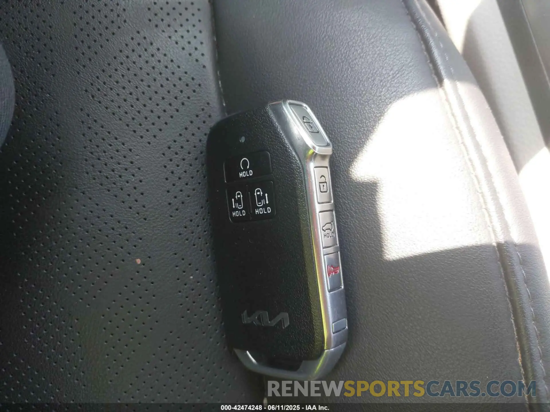 11 Photograph of a damaged car KNDNE5H31P6206308 KIA CARNIVAL MPV 2023