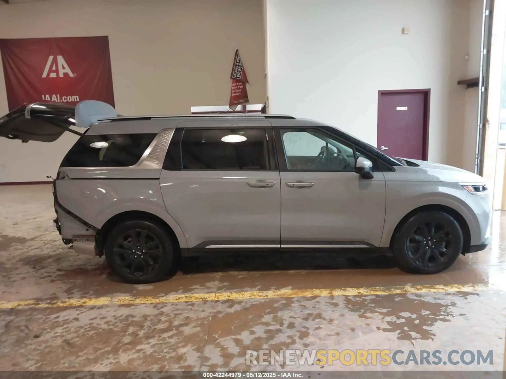 13 Photograph of a damaged car KNDNE5H31P6291859 KIA CARNIVAL MPV 2023