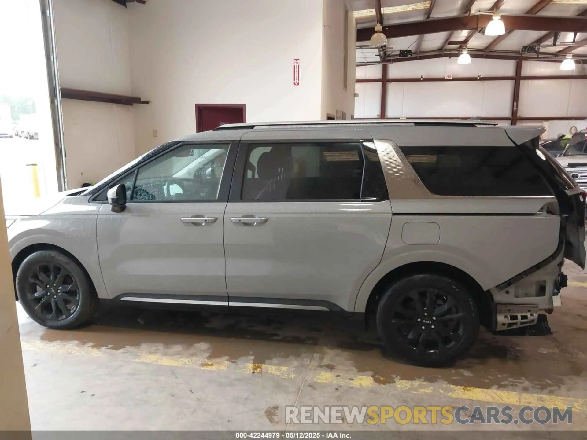 14 Photograph of a damaged car KNDNE5H31P6291859 KIA CARNIVAL MPV 2023