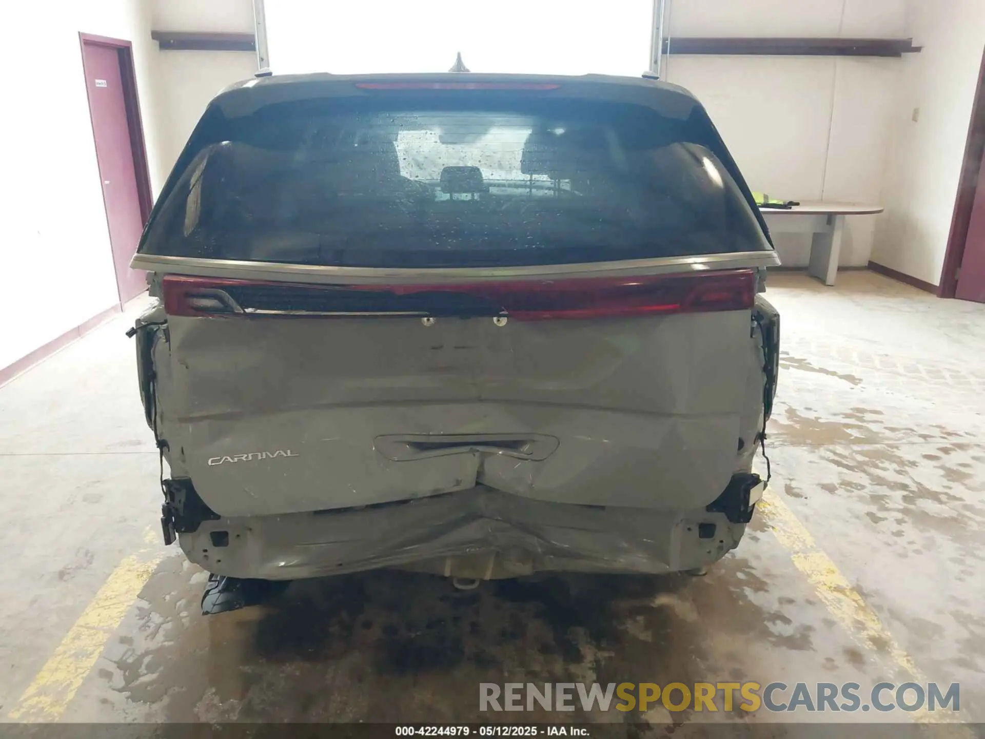 16 Photograph of a damaged car KNDNE5H31P6291859 KIA CARNIVAL MPV 2023