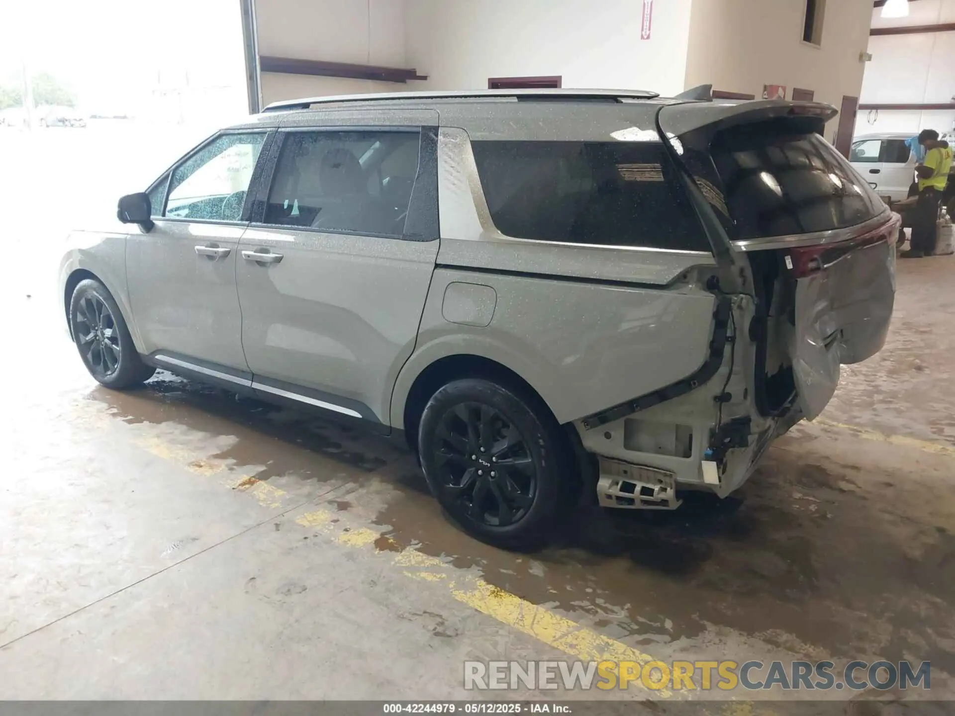 3 Photograph of a damaged car KNDNE5H31P6291859 KIA CARNIVAL MPV 2023