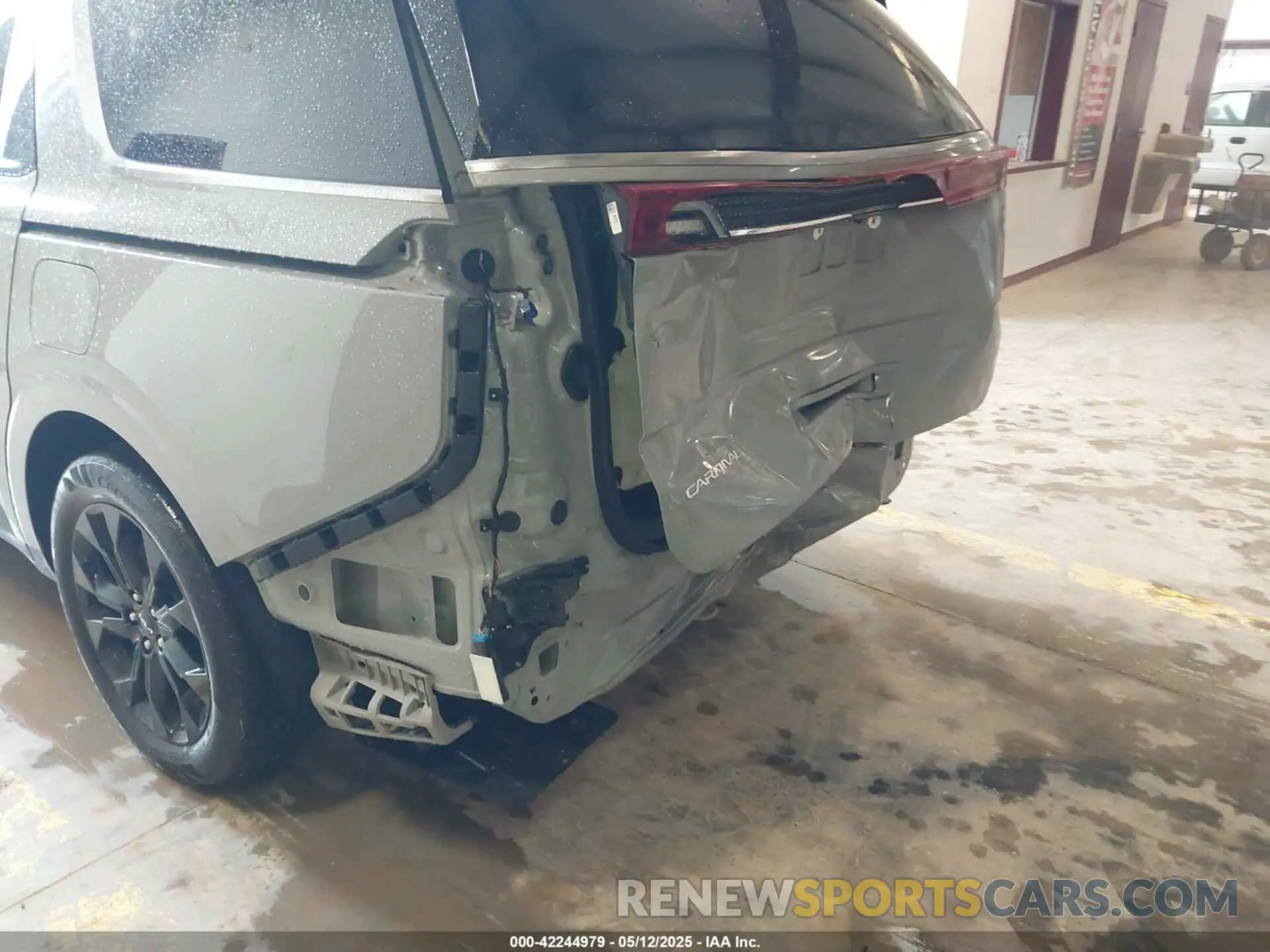 6 Photograph of a damaged car KNDNE5H31P6291859 KIA CARNIVAL MPV 2023