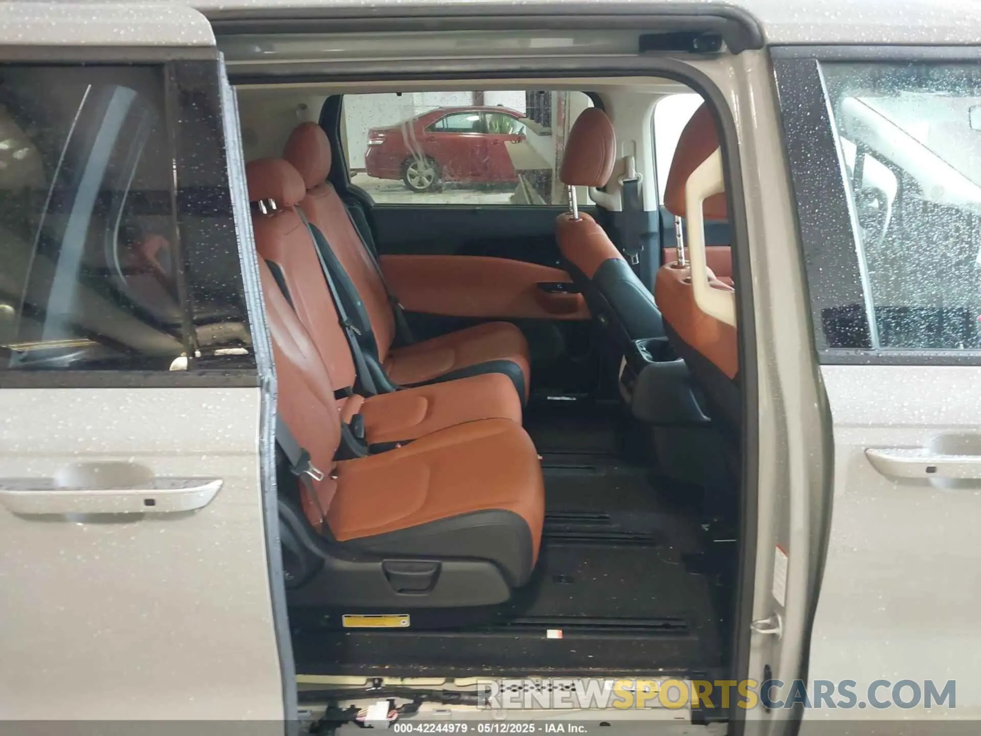 8 Photograph of a damaged car KNDNE5H31P6291859 KIA CARNIVAL MPV 2023