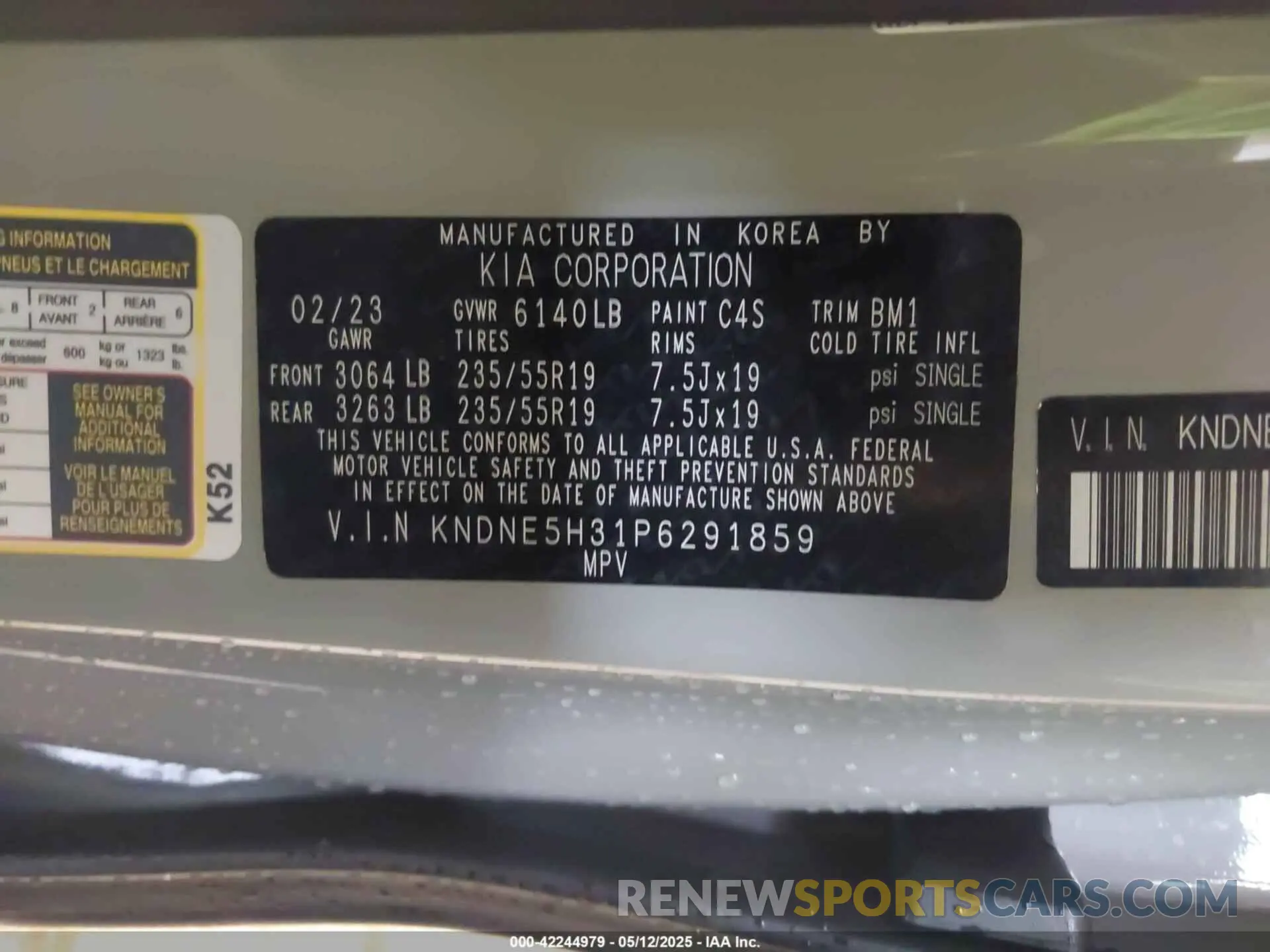 9 Photograph of a damaged car KNDNE5H31P6291859 KIA CARNIVAL MPV 2023