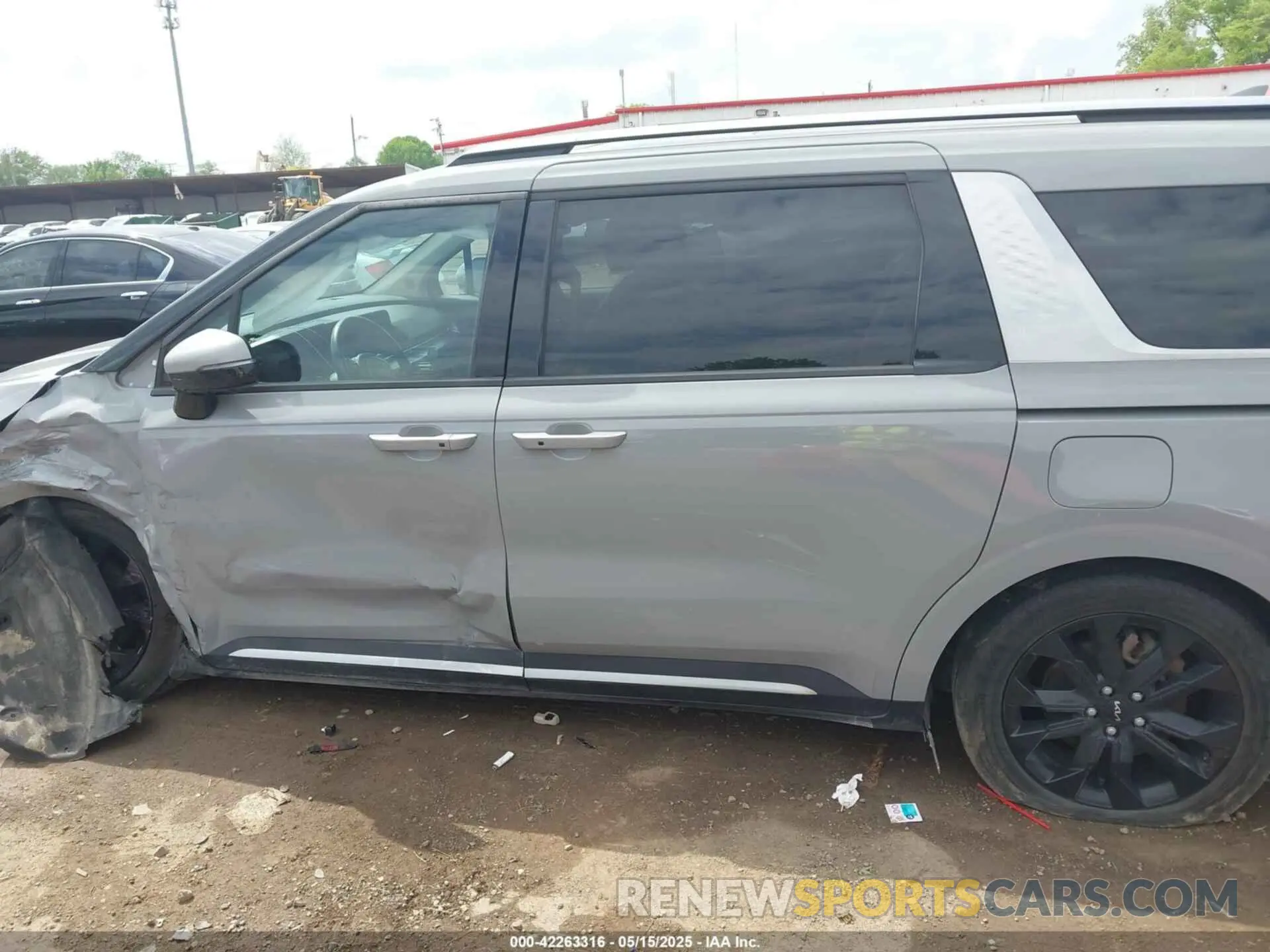 14 Photograph of a damaged car KNDNE5H33P6220288 KIA CARNIVAL MPV 2023
