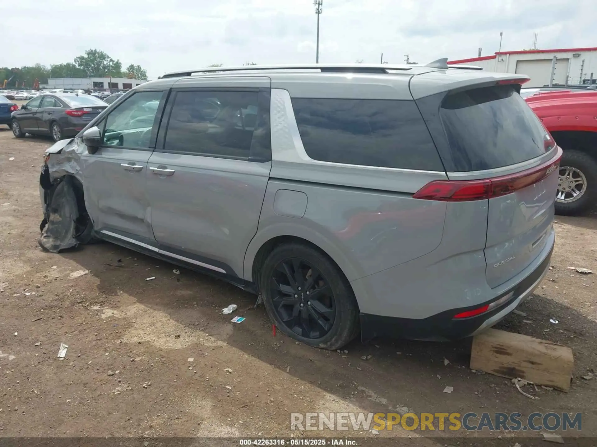 3 Photograph of a damaged car KNDNE5H33P6220288 KIA CARNIVAL MPV 2023