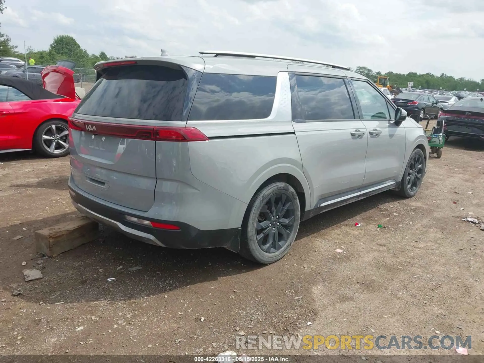 4 Photograph of a damaged car KNDNE5H33P6220288 KIA CARNIVAL MPV 2023