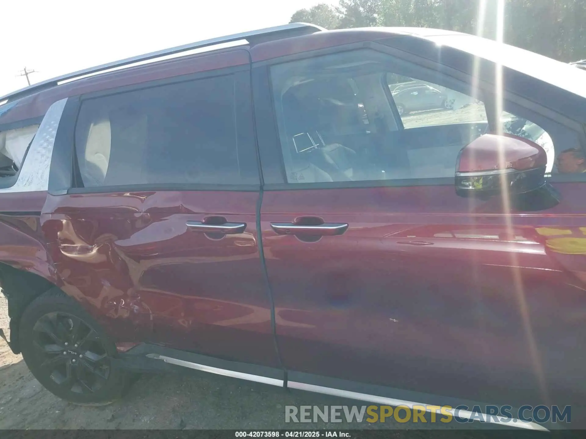 14 Photograph of a damaged car KNDNE5H33P6265456 KIA CARNIVAL MPV 2023