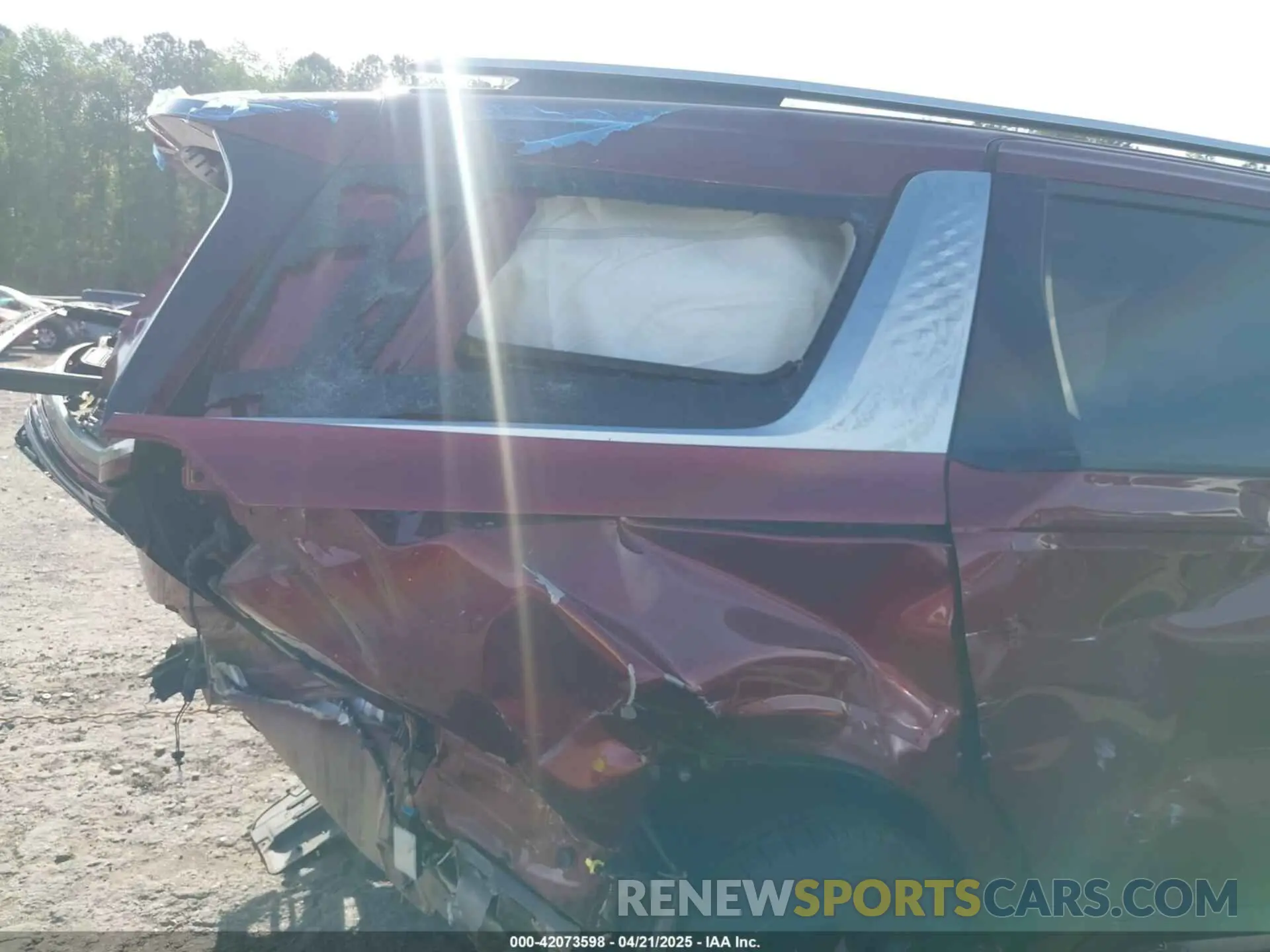 19 Photograph of a damaged car KNDNE5H33P6265456 KIA CARNIVAL MPV 2023