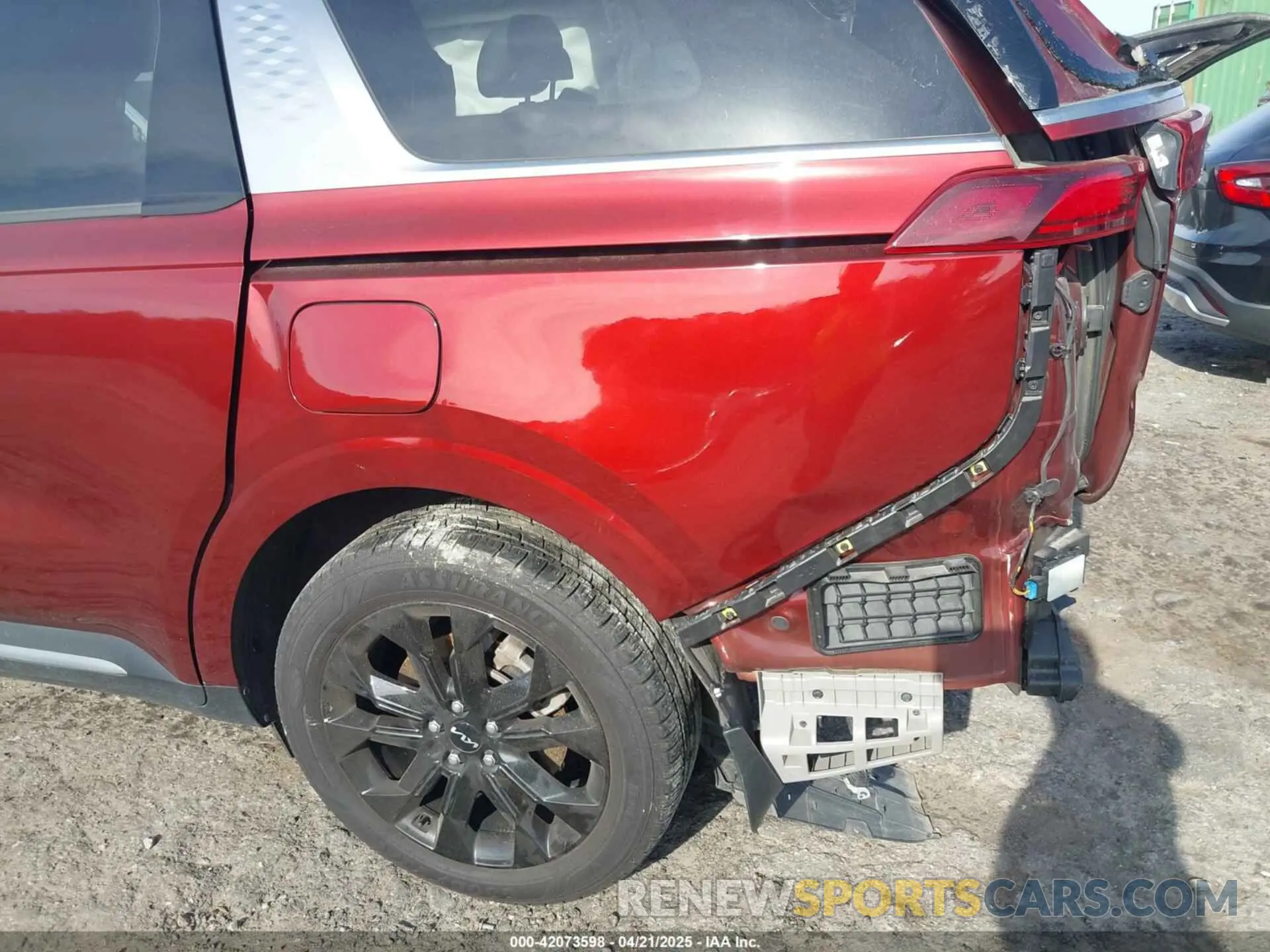 22 Photograph of a damaged car KNDNE5H33P6265456 KIA CARNIVAL MPV 2023