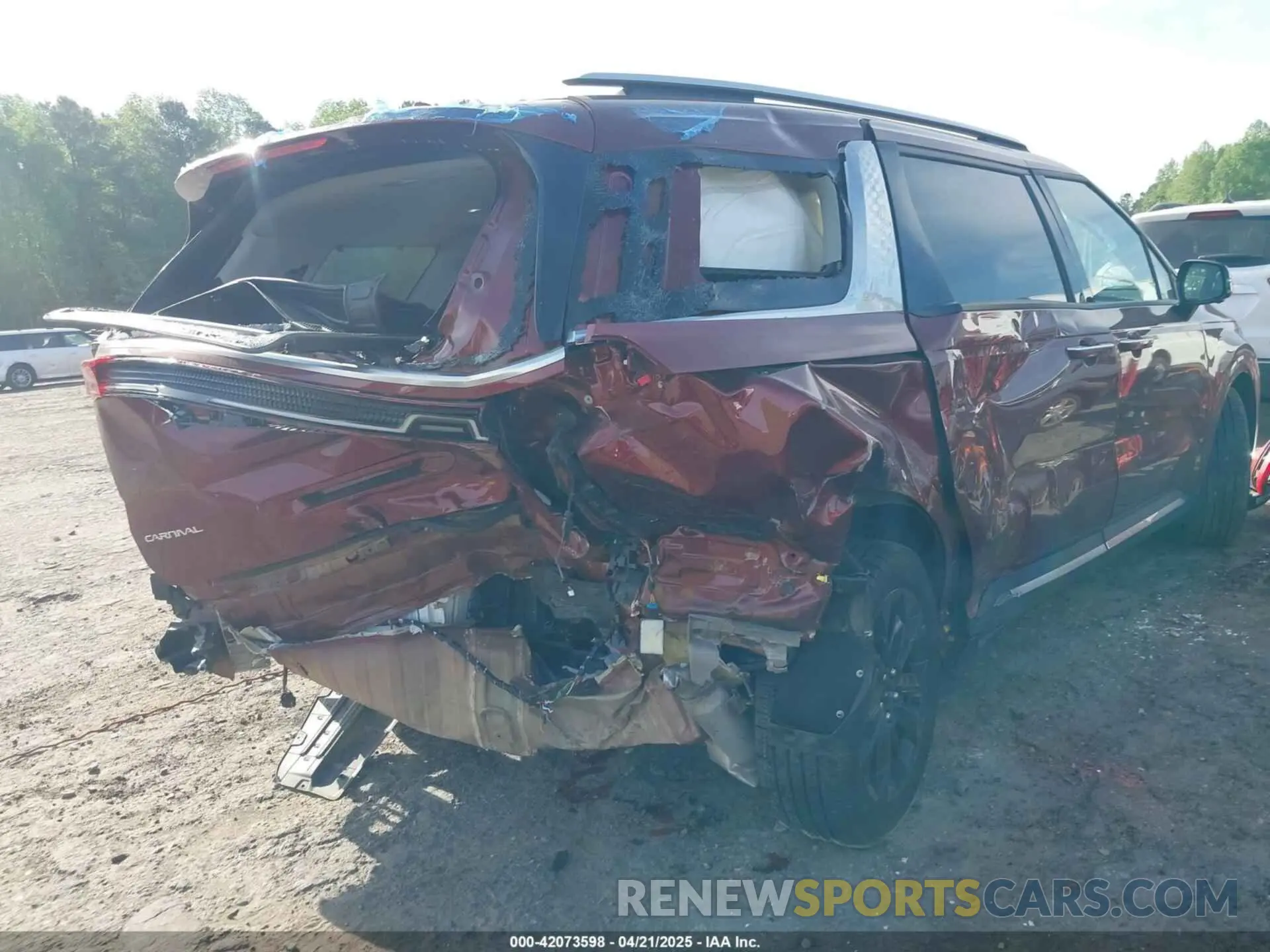 4 Photograph of a damaged car KNDNE5H33P6265456 KIA CARNIVAL MPV 2023